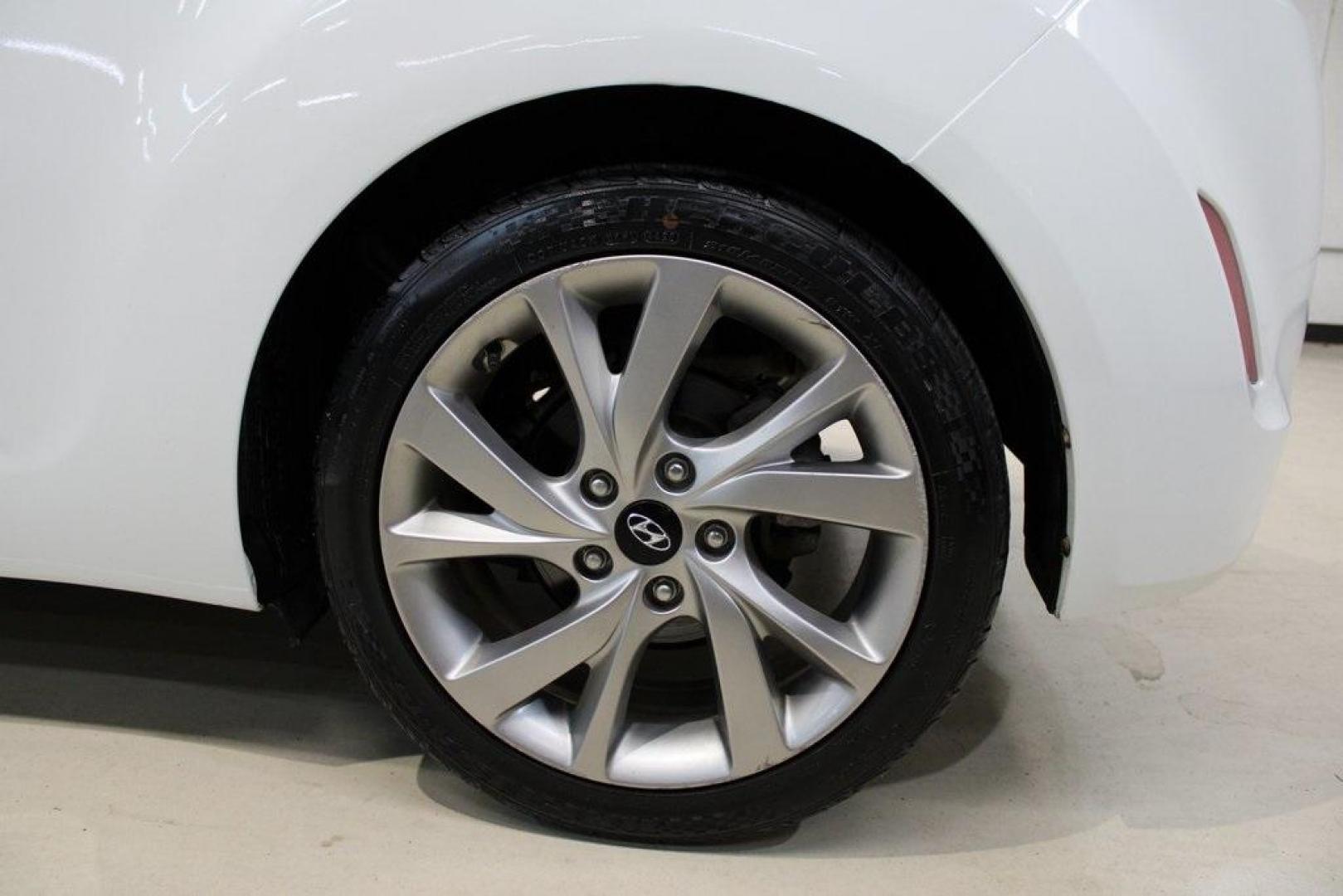 2016 Century White /Black Hyundai Veloster Base (KMHTC6AD4GU) with an 1.6L I4 DGI DOHC 16V ULEV II 132hp engine, Automatic transmission, located at 15300 Midway Rd., Addison, TX, 75001, (972) 702-0011, 32.958321, -96.838074 - 2016 Hyundai Veloster Base<br>Now Available at Midway Auto Group Addison, Texas<br><br>Sporty, efficient, and full of character, this 2016 Hyundai Veloster Base brings compact utility and fun-factor together seamlessly. With its distinctive 3-door hatchback design, confident performance, and modern - Photo#9