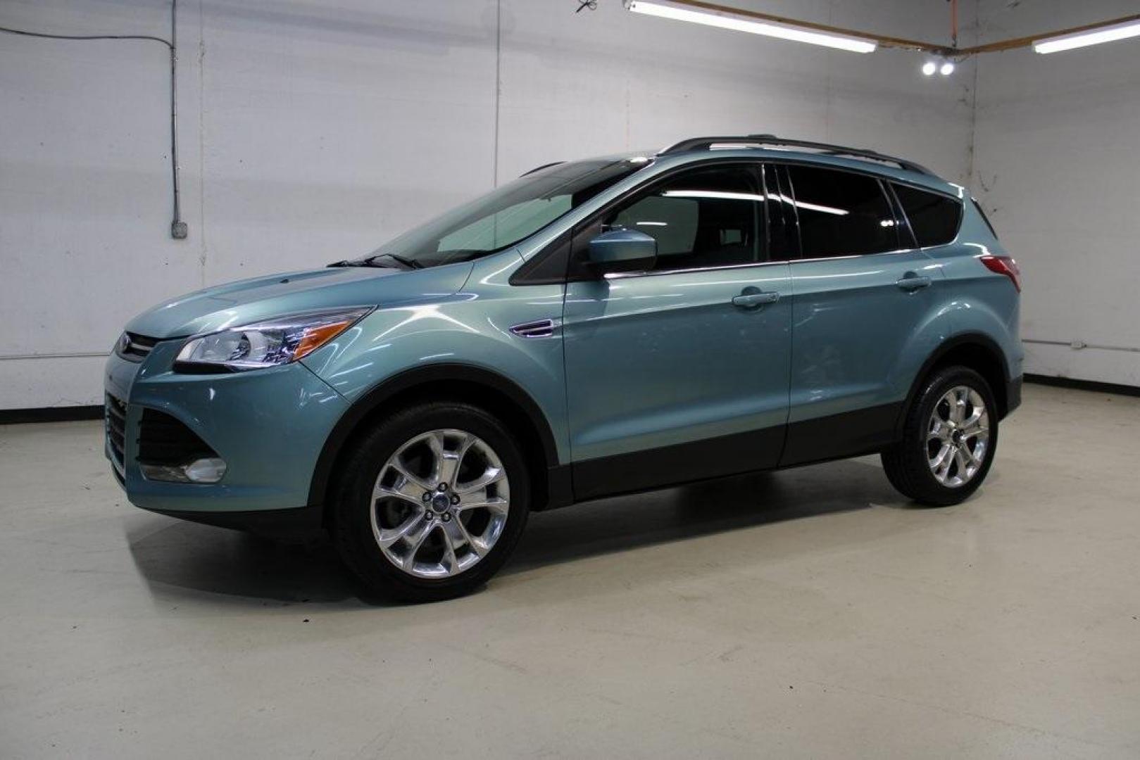 2013 Frosted Glass Metallic /Black Ford Escape SE (1FMCU9GX0DU) with an EcoBoost 1.6L I4 GTDi DOHC Turbocharged VCT engine, Automatic transmission, located at 15300 Midway Rd., Addison, TX, 75001, (972) 702-0011, 32.958321, -96.838074 - Photo#5