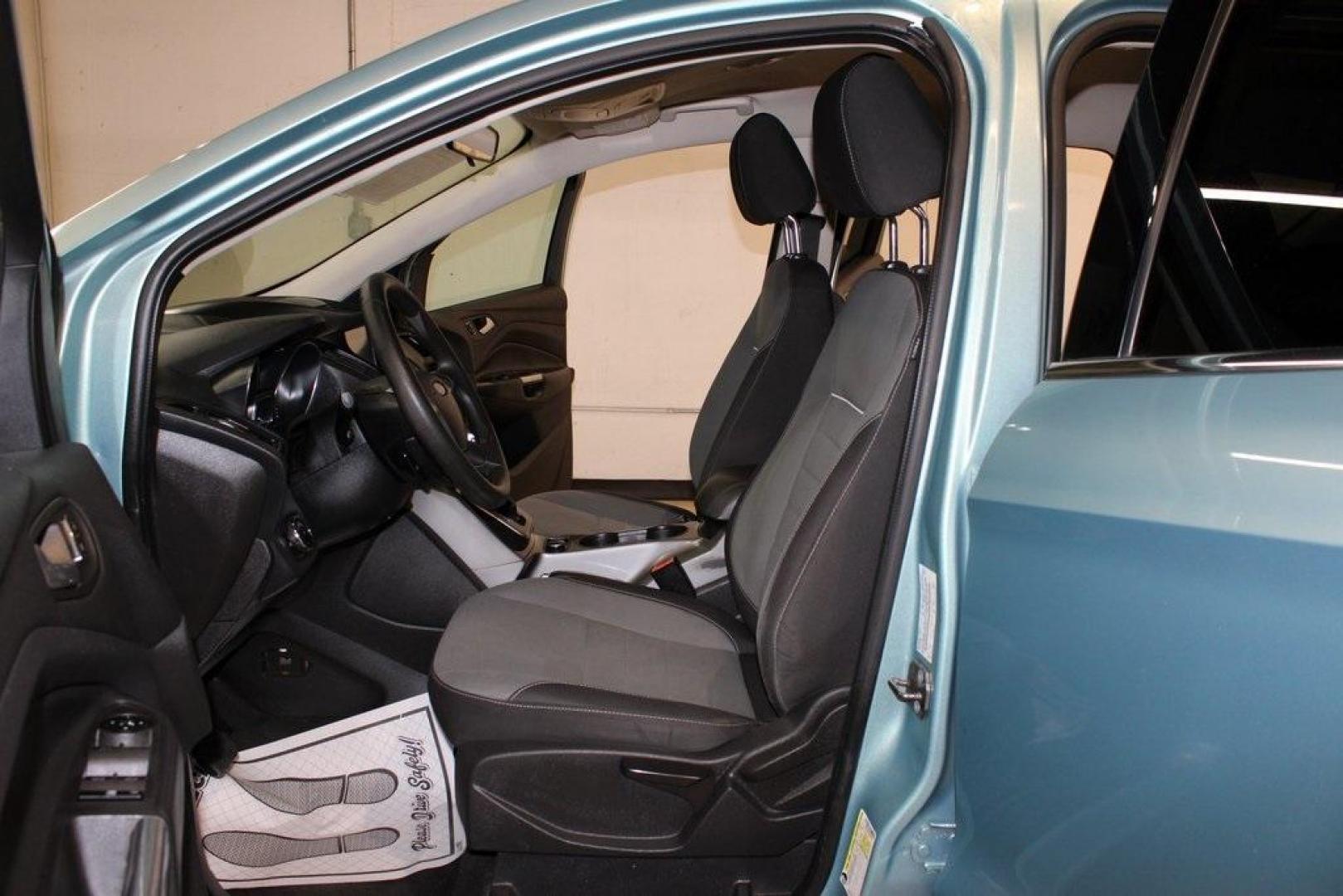 2013 Frosted Glass Metallic /Black Ford Escape SE (1FMCU9GX0DU) with an EcoBoost 1.6L I4 GTDi DOHC Turbocharged VCT engine, Automatic transmission, located at 15300 Midway Rd., Addison, TX, 75001, (972) 702-0011, 32.958321, -96.838074 - Photo#13