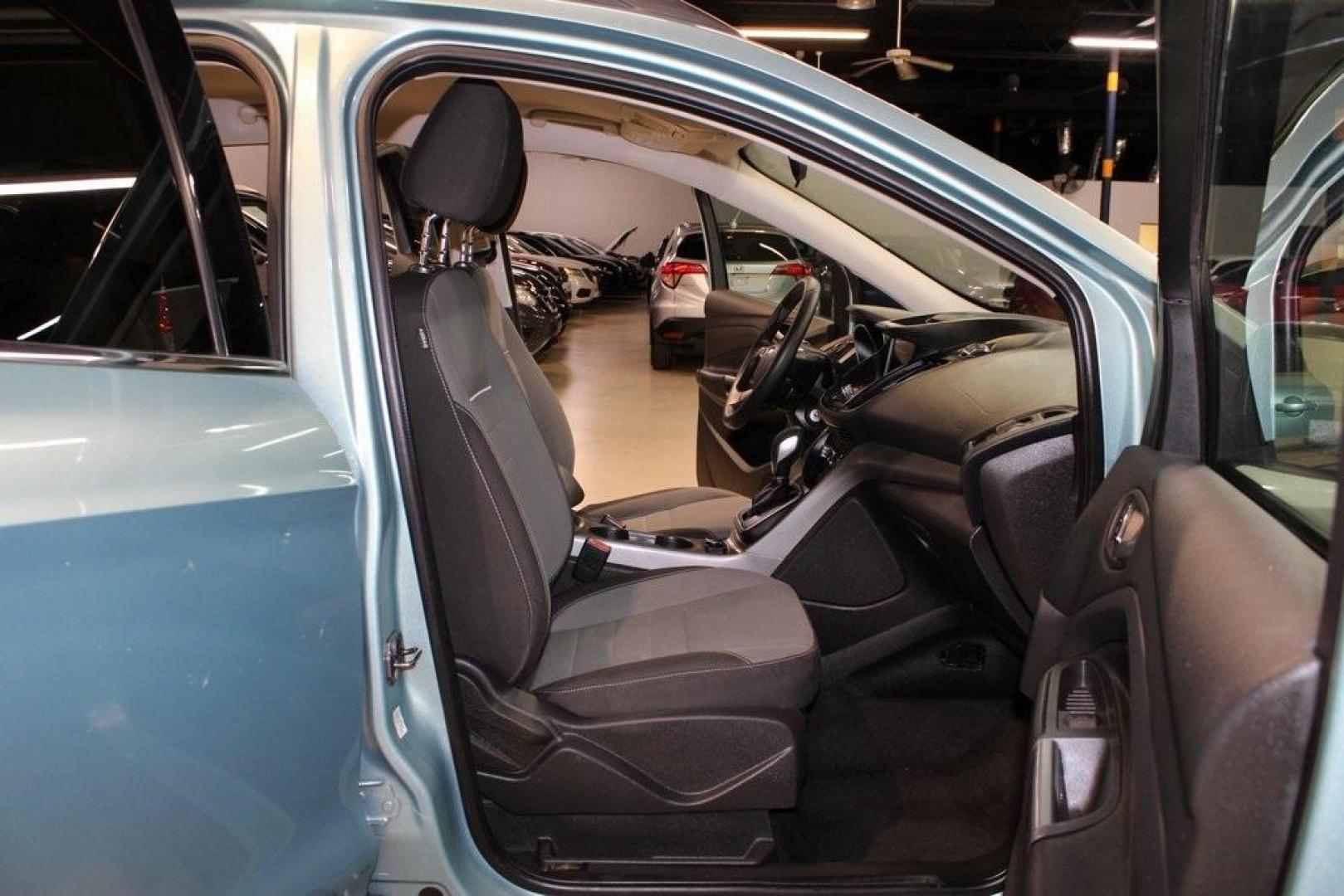 2013 Frosted Glass Metallic /Black Ford Escape SE (1FMCU9GX0DU) with an EcoBoost 1.6L I4 GTDi DOHC Turbocharged VCT engine, Automatic transmission, located at 15300 Midway Rd., Addison, TX, 75001, (972) 702-0011, 32.958321, -96.838074 - Photo#14