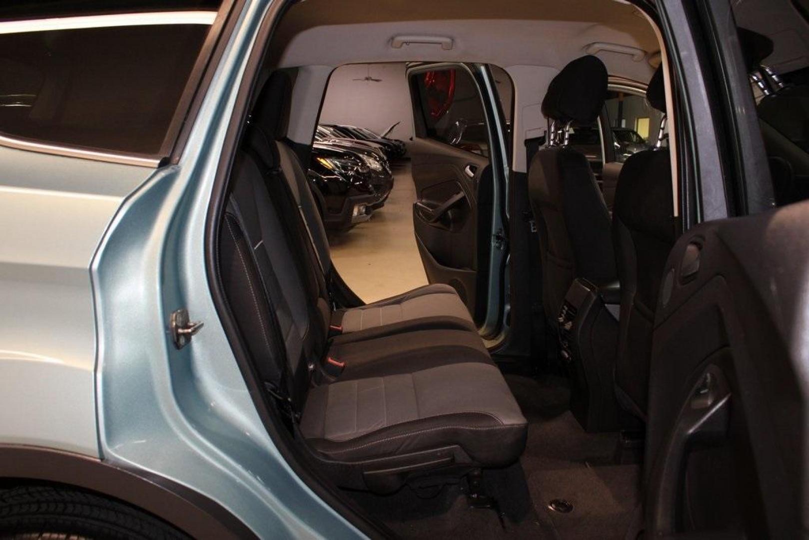 2013 Frosted Glass Metallic /Black Ford Escape SE (1FMCU9GX0DU) with an EcoBoost 1.6L I4 GTDi DOHC Turbocharged VCT engine, Automatic transmission, located at 15300 Midway Rd., Addison, TX, 75001, (972) 702-0011, 32.958321, -96.838074 - Photo#15