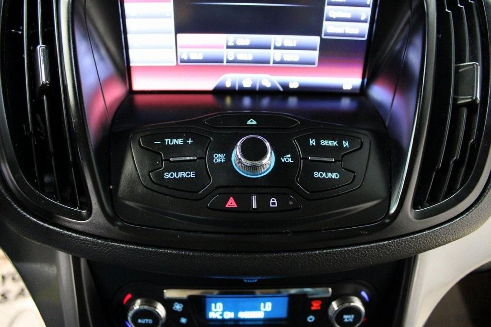 2013 Frosted Glass Metallic /Black Ford Escape SE (1FMCU9GX0DU) with an EcoBoost 1.6L I4 GTDi DOHC Turbocharged VCT engine, Automatic transmission, located at 15300 Midway Rd., Addison, TX, 75001, (972) 702-0011, 32.958321, -96.838074 - Photo#19