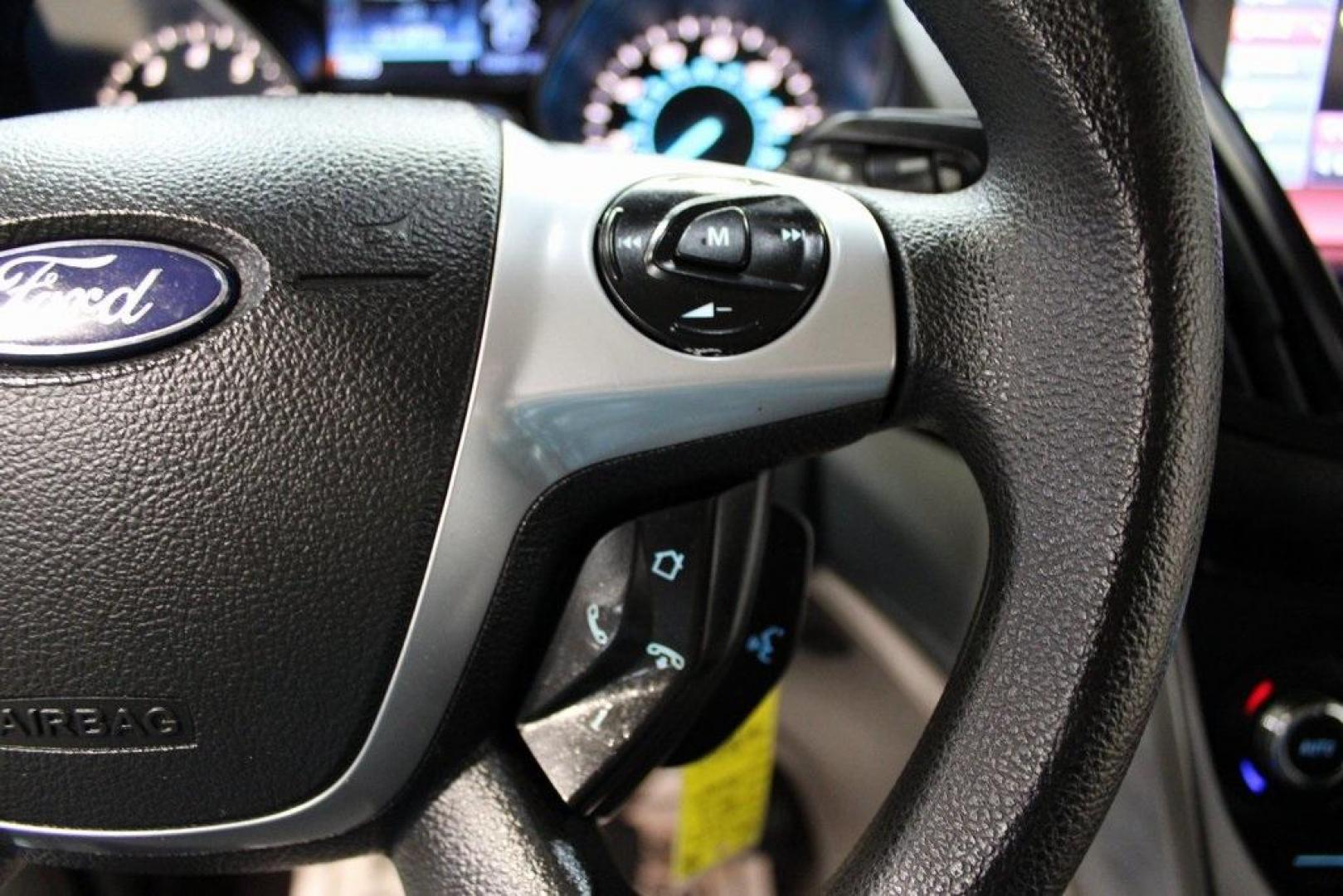 2013 Frosted Glass Metallic /Black Ford Escape SE (1FMCU9GX0DU) with an EcoBoost 1.6L I4 GTDi DOHC Turbocharged VCT engine, Automatic transmission, located at 15300 Midway Rd., Addison, TX, 75001, (972) 702-0011, 32.958321, -96.838074 - Photo#22