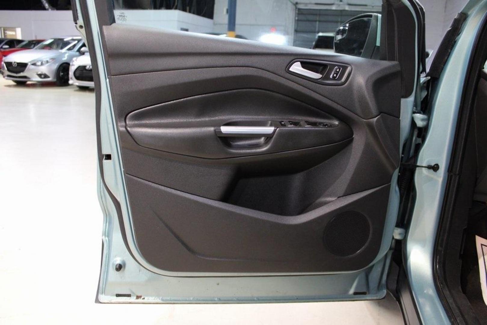 2013 Frosted Glass Metallic /Black Ford Escape SE (1FMCU9GX0DU) with an EcoBoost 1.6L I4 GTDi DOHC Turbocharged VCT engine, Automatic transmission, located at 15300 Midway Rd., Addison, TX, 75001, (972) 702-0011, 32.958321, -96.838074 - Photo#24