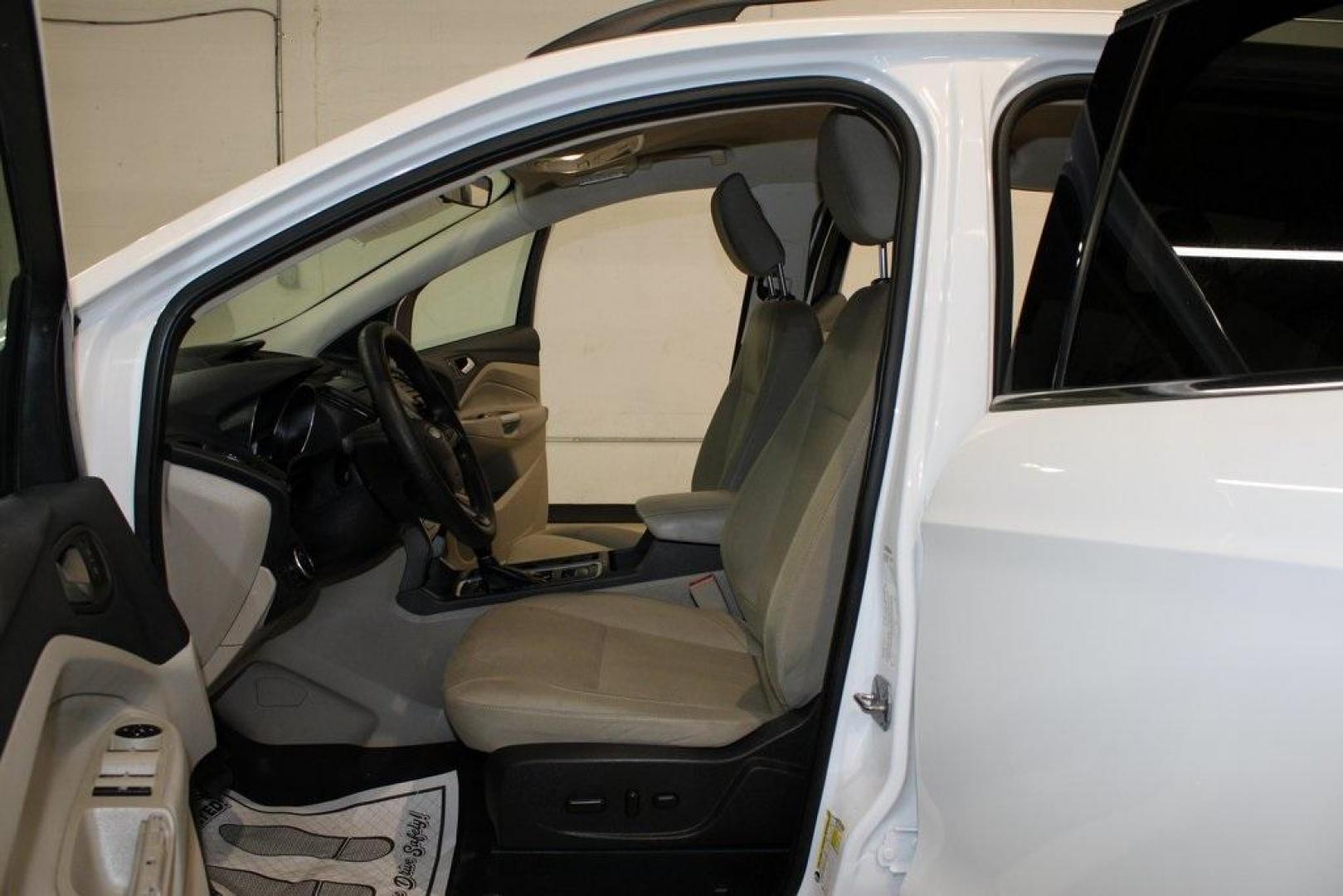 2018 Oxford White /Medium Light Stone Ford Escape SE (1FMCU0G99JU) with an EcoBoost 1.5L I4 GTDi DOHC Turbocharged VCT engine, Automatic transmission, located at 15300 Midway Rd., Addison, TX, 75001, (972) 702-0011, 32.958321, -96.838074 - 2018 Ford Escape SE<br>Now Available at Midway Auto Group Addison, Texas<br><br>The 2018 Ford Escape SE blends sporty style with everyday practicality, making it a top pick for drivers who want comfort, technology, and versatility in a compact SUV. With a turbocharged engine, spacious interior, and - Photo#13