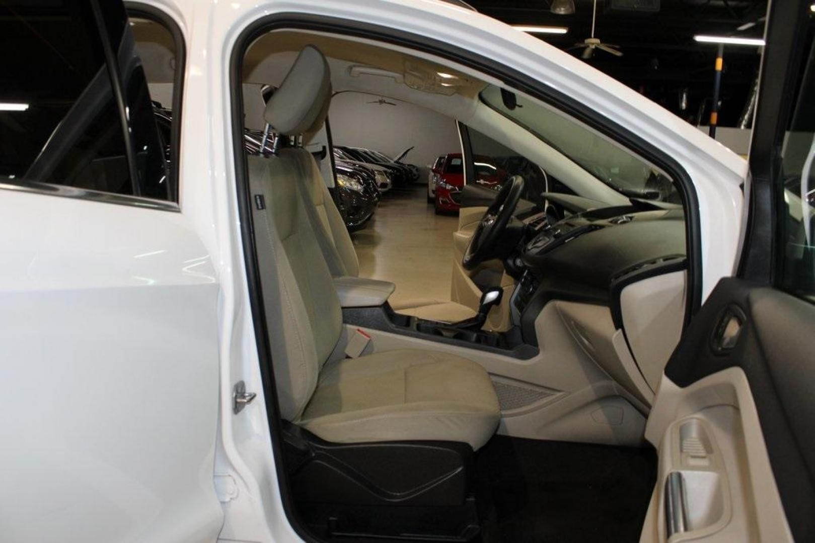 2018 Oxford White /Medium Light Stone Ford Escape SE (1FMCU0G99JU) with an EcoBoost 1.5L I4 GTDi DOHC Turbocharged VCT engine, Automatic transmission, located at 15300 Midway Rd., Addison, TX, 75001, (972) 702-0011, 32.958321, -96.838074 - 2018 Ford Escape SE<br>Now Available at Midway Auto Group Addison, Texas<br><br>The 2018 Ford Escape SE blends sporty style with everyday practicality, making it a top pick for drivers who want comfort, technology, and versatility in a compact SUV. With a turbocharged engine, spacious interior, and - Photo#14