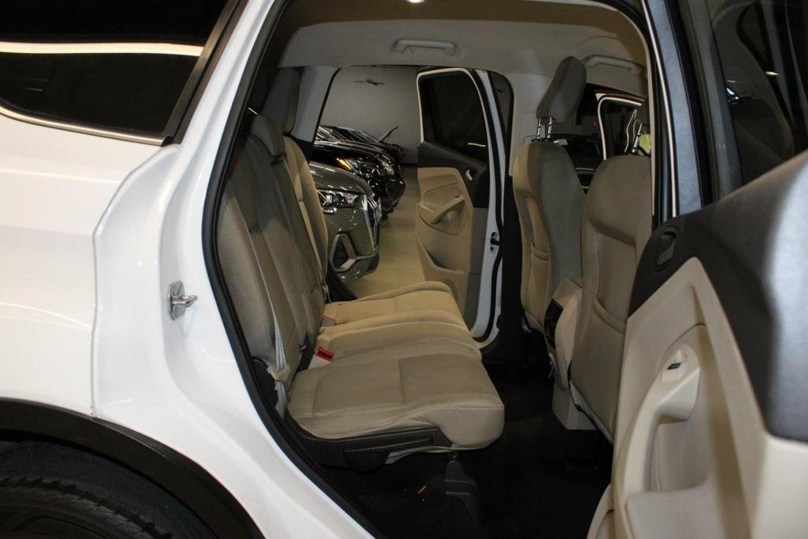 2018 Oxford White /Medium Light Stone Ford Escape SE (1FMCU0G99JU) with an EcoBoost 1.5L I4 GTDi DOHC Turbocharged VCT engine, Automatic transmission, located at 15300 Midway Rd., Addison, TX, 75001, (972) 702-0011, 32.958321, -96.838074 - 2018 Ford Escape SE<br>Now Available at Midway Auto Group Addison, Texas<br><br>The 2018 Ford Escape SE blends sporty style with everyday practicality, making it a top pick for drivers who want comfort, technology, and versatility in a compact SUV. With a turbocharged engine, spacious interior, and - Photo#15