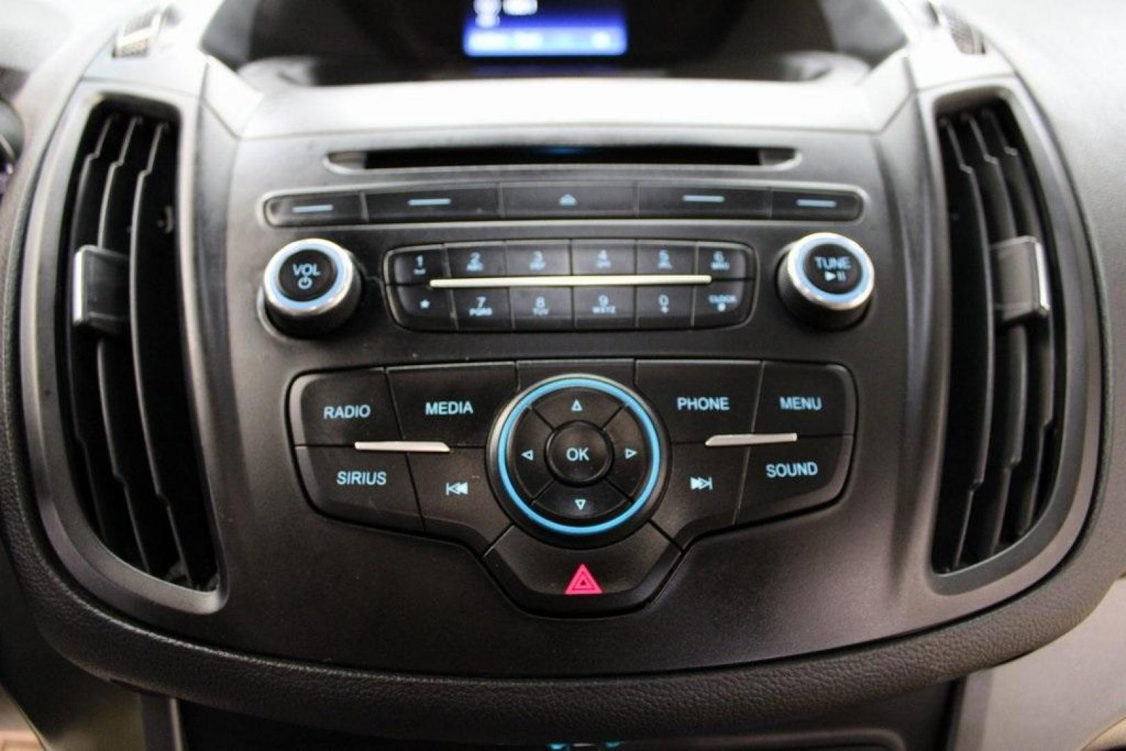 2018 Oxford White /Medium Light Stone Ford Escape SE (1FMCU0G99JU) with an EcoBoost 1.5L I4 GTDi DOHC Turbocharged VCT engine, Automatic transmission, located at 15300 Midway Rd., Addison, TX, 75001, (972) 702-0011, 32.958321, -96.838074 - 2018 Ford Escape SE<br>Now Available at Midway Auto Group Addison, Texas<br><br>The 2018 Ford Escape SE blends sporty style with everyday practicality, making it a top pick for drivers who want comfort, technology, and versatility in a compact SUV. With a turbocharged engine, spacious interior, and - Photo#19