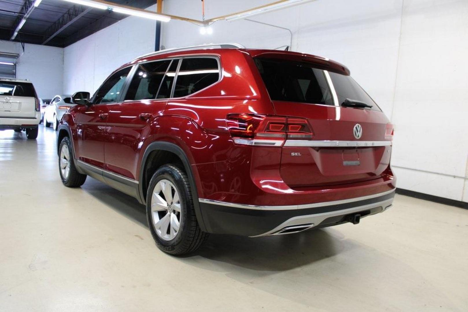 2018 Fortana Red /Titan Black Volkswagen Atlas SEL (1V2ER2CA1JC) with an 3.6L V6 engine, Automatic transmission, located at 15300 Midway Rd., Addison, TX, 75001, (972) 702-0011, 32.958321, -96.838074 - Photo#3