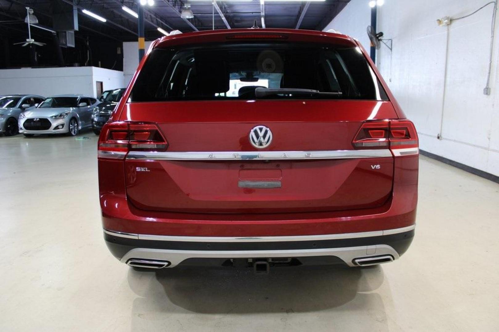 2018 Fortana Red /Titan Black Volkswagen Atlas SEL (1V2ER2CA1JC) with an 3.6L V6 engine, Automatic transmission, located at 15300 Midway Rd., Addison, TX, 75001, (972) 702-0011, 32.958321, -96.838074 - Photo#7