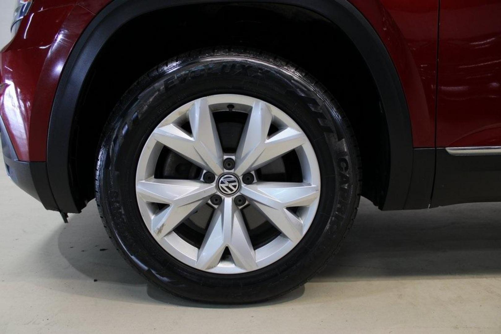 2018 Fortana Red /Titan Black Volkswagen Atlas SEL (1V2ER2CA1JC) with an 3.6L V6 engine, Automatic transmission, located at 15300 Midway Rd., Addison, TX, 75001, (972) 702-0011, 32.958321, -96.838074 - Photo#8