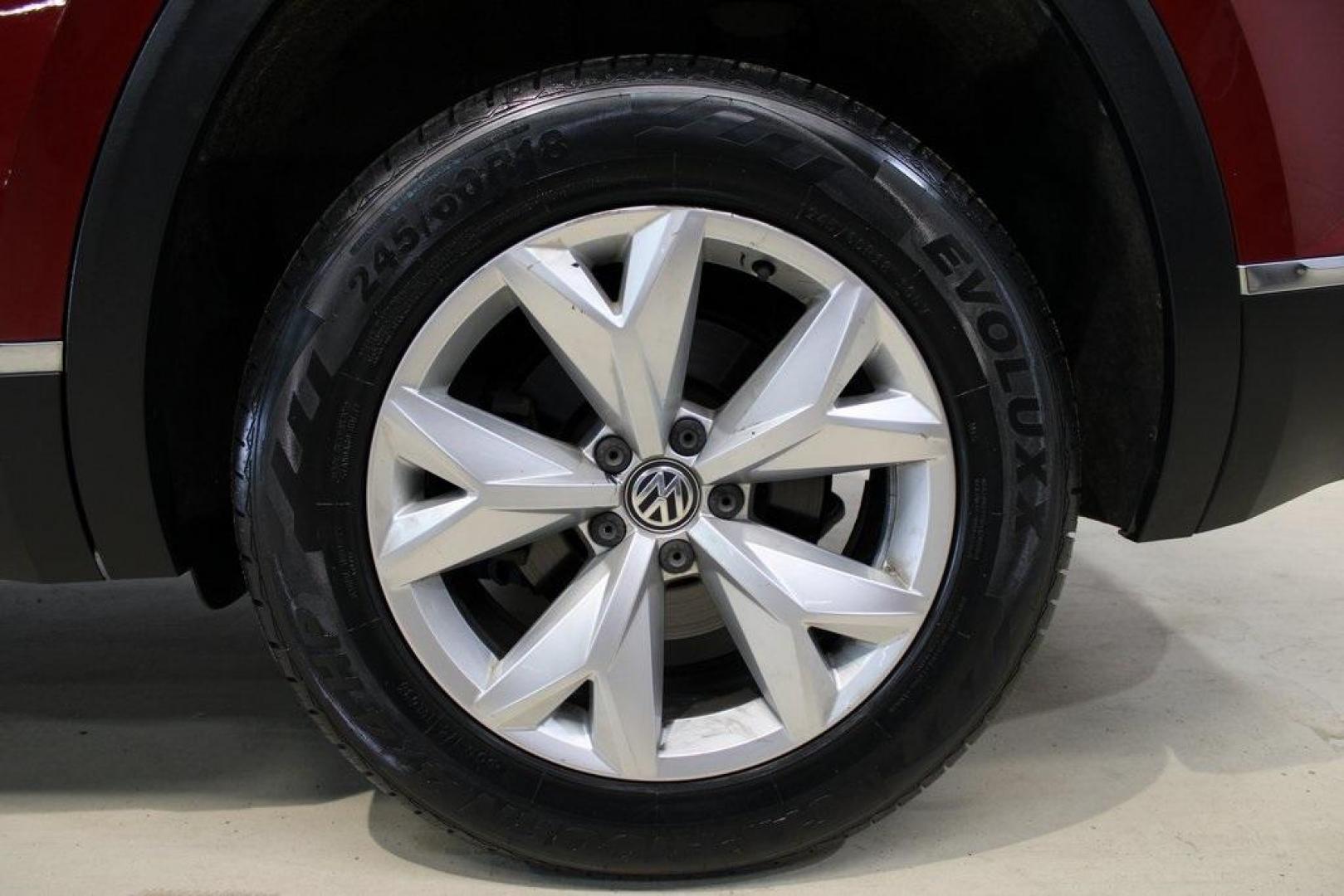 2018 Fortana Red /Titan Black Volkswagen Atlas SEL (1V2ER2CA1JC) with an 3.6L V6 engine, Automatic transmission, located at 15300 Midway Rd., Addison, TX, 75001, (972) 702-0011, 32.958321, -96.838074 - Photo#9