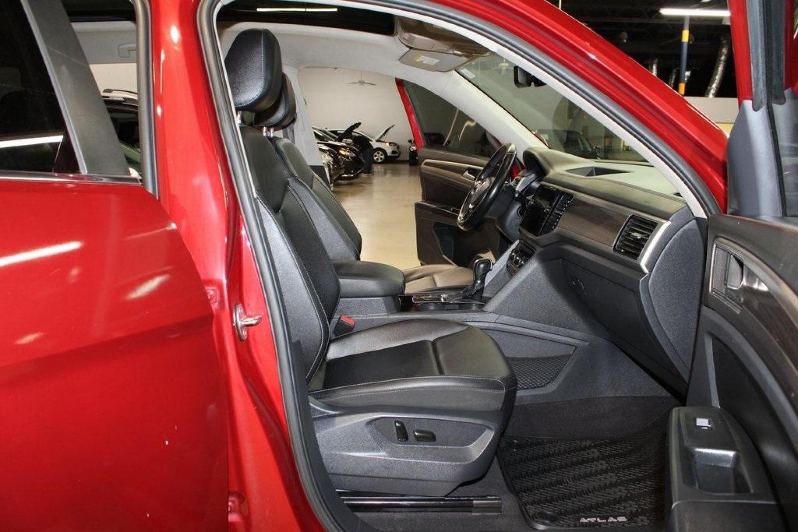 2018 Fortana Red /Titan Black Volkswagen Atlas SEL (1V2ER2CA1JC) with an 3.6L V6 engine, Automatic transmission, located at 15300 Midway Rd., Addison, TX, 75001, (972) 702-0011, 32.958321, -96.838074 - Photo#15