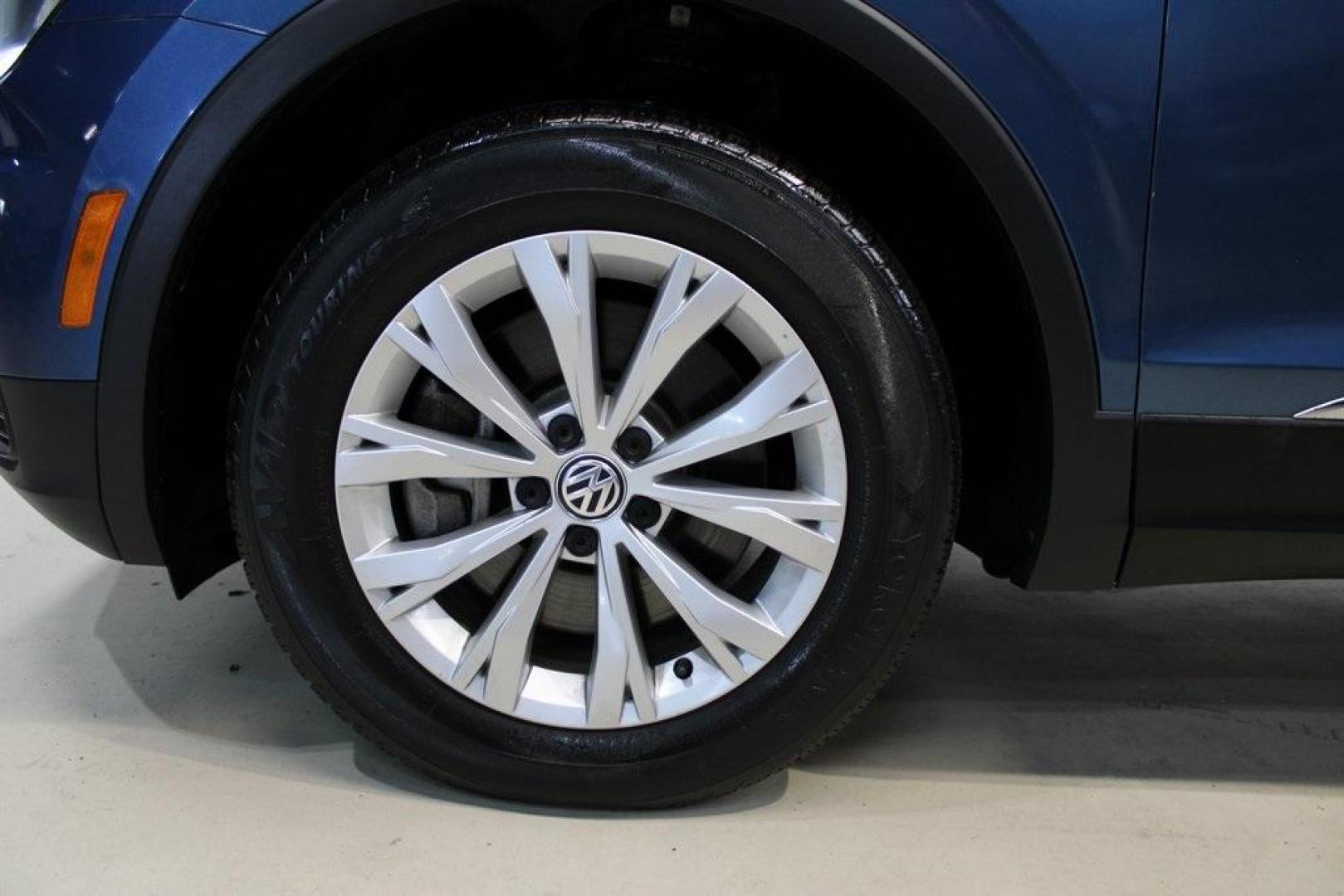 2018 Blue Metallic /Titan Black Volkswagen Tiguan 2.0T SE (3VV3B7AX7JM) with an 2.0L TSI DOHC engine, Automatic transmission, located at 15300 Midway Rd., Addison, TX, 75001, (972) 702-0011, 32.958321, -96.838074 - Photo#4