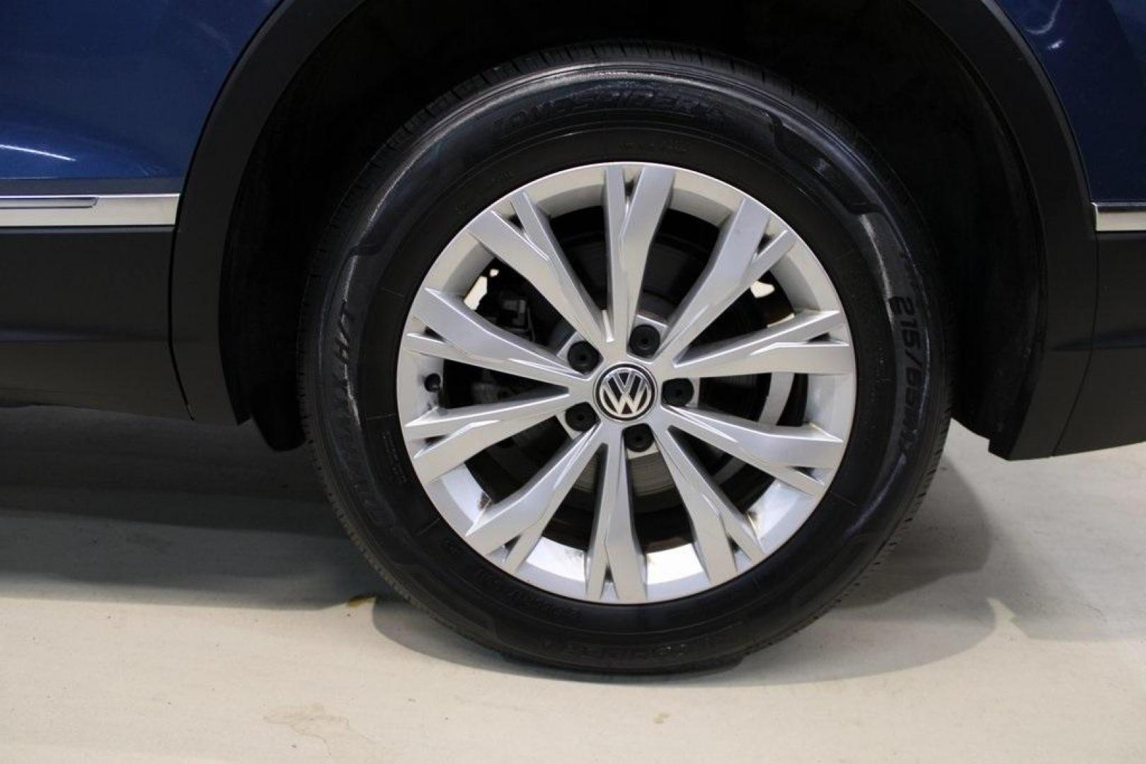 2018 Blue Metallic /Titan Black Volkswagen Tiguan 2.0T SE (3VV3B7AX7JM) with an 2.0L TSI DOHC engine, Automatic transmission, located at 15300 Midway Rd., Addison, TX, 75001, (972) 702-0011, 32.958321, -96.838074 - Photo#5