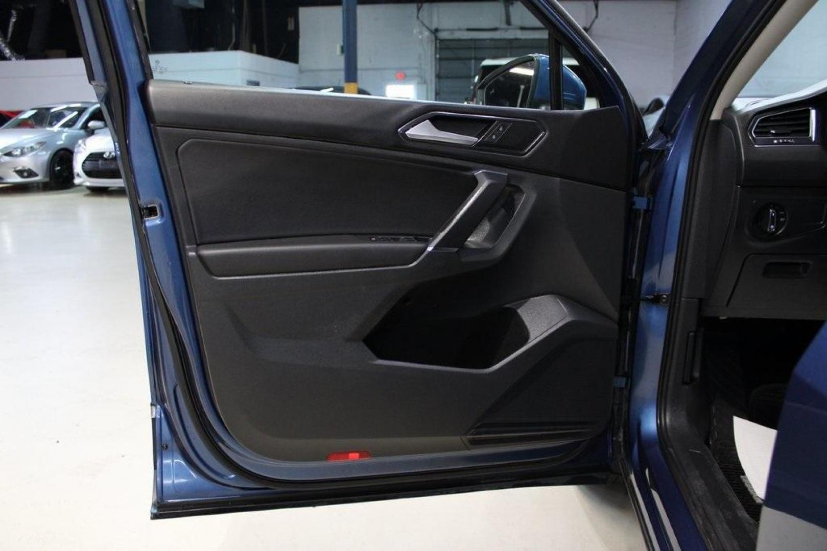 2018 Blue Metallic /Titan Black Volkswagen Tiguan 2.0T SE (3VV3B7AX7JM) with an 2.0L TSI DOHC engine, Automatic transmission, located at 15300 Midway Rd., Addison, TX, 75001, (972) 702-0011, 32.958321, -96.838074 - Photo#21