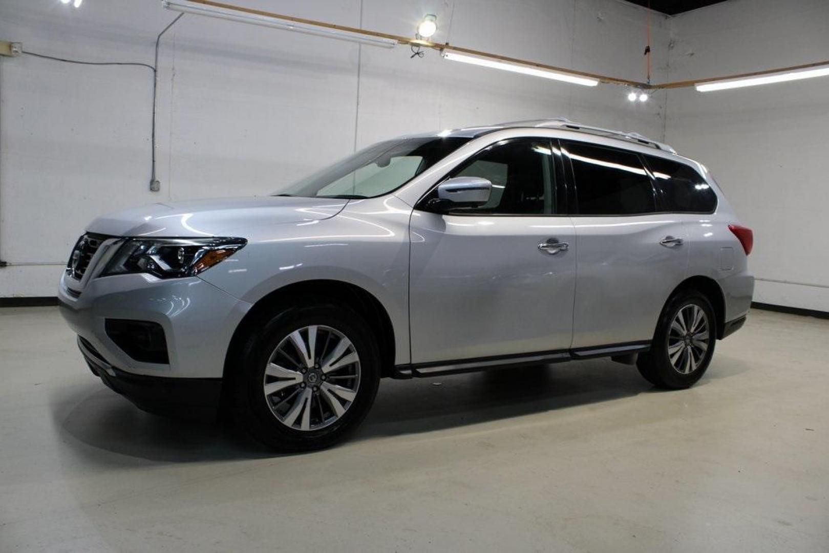 2020 Brilliant Silver Metallic /Charcoal Nissan Pathfinder SL (5N1DR2CN3LC) with an V6 engine, CVT transmission, located at 15300 Midway Rd., Addison, TX, 75001, (972) 702-0011, 32.958321, -96.838074 - 2020 Nissan Pathfinder SV<br>Now Available at Midway Auto Group Addison, Texas<br><br>The 2020 Nissan Pathfinder SV is a versatile 3-row SUV that combines strong performance, advanced technology, and spacious comfort. With seating for seven, a powerful V6 engine, and impressive towing capability, t - Photo#4
