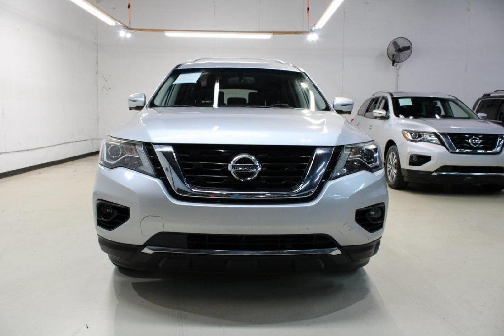 2020 Brilliant Silver Metallic /Charcoal Nissan Pathfinder SL (5N1DR2CN3LC) with an V6 engine, CVT transmission, located at 15300 Midway Rd., Addison, TX, 75001, (972) 702-0011, 32.958321, -96.838074 - 2020 Nissan Pathfinder SV<br>Now Available at Midway Auto Group Addison, Texas<br><br>The 2020 Nissan Pathfinder SV is a versatile 3-row SUV that combines strong performance, advanced technology, and spacious comfort. With seating for seven, a powerful V6 engine, and impressive towing capability, t - Photo#5