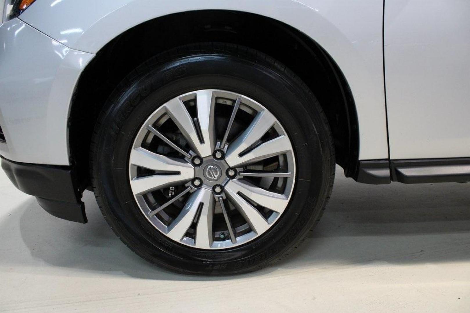 2020 Brilliant Silver Metallic /Charcoal Nissan Pathfinder SL (5N1DR2CN3LC) with an V6 engine, CVT transmission, located at 15300 Midway Rd., Addison, TX, 75001, (972) 702-0011, 32.958321, -96.838074 - 2020 Nissan Pathfinder SV<br>Now Available at Midway Auto Group Addison, Texas<br><br>The 2020 Nissan Pathfinder SV is a versatile 3-row SUV that combines strong performance, advanced technology, and spacious comfort. With seating for seven, a powerful V6 engine, and impressive towing capability, t - Photo#8