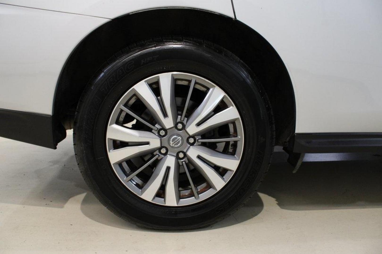 2020 Brilliant Silver Metallic /Charcoal Nissan Pathfinder SL (5N1DR2CN3LC) with an V6 engine, CVT transmission, located at 15300 Midway Rd., Addison, TX, 75001, (972) 702-0011, 32.958321, -96.838074 - 2020 Nissan Pathfinder SV<br>Now Available at Midway Auto Group Addison, Texas<br><br>The 2020 Nissan Pathfinder SV is a versatile 3-row SUV that combines strong performance, advanced technology, and spacious comfort. With seating for seven, a powerful V6 engine, and impressive towing capability, t - Photo#10