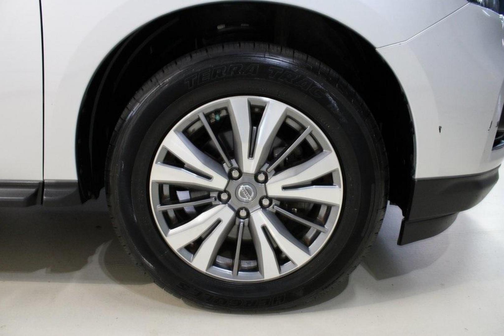 2020 Brilliant Silver Metallic /Charcoal Nissan Pathfinder SL (5N1DR2CN3LC) with an V6 engine, CVT transmission, located at 15300 Midway Rd., Addison, TX, 75001, (972) 702-0011, 32.958321, -96.838074 - 2020 Nissan Pathfinder SV<br>Now Available at Midway Auto Group Addison, Texas<br><br>The 2020 Nissan Pathfinder SV is a versatile 3-row SUV that combines strong performance, advanced technology, and spacious comfort. With seating for seven, a powerful V6 engine, and impressive towing capability, t - Photo#11