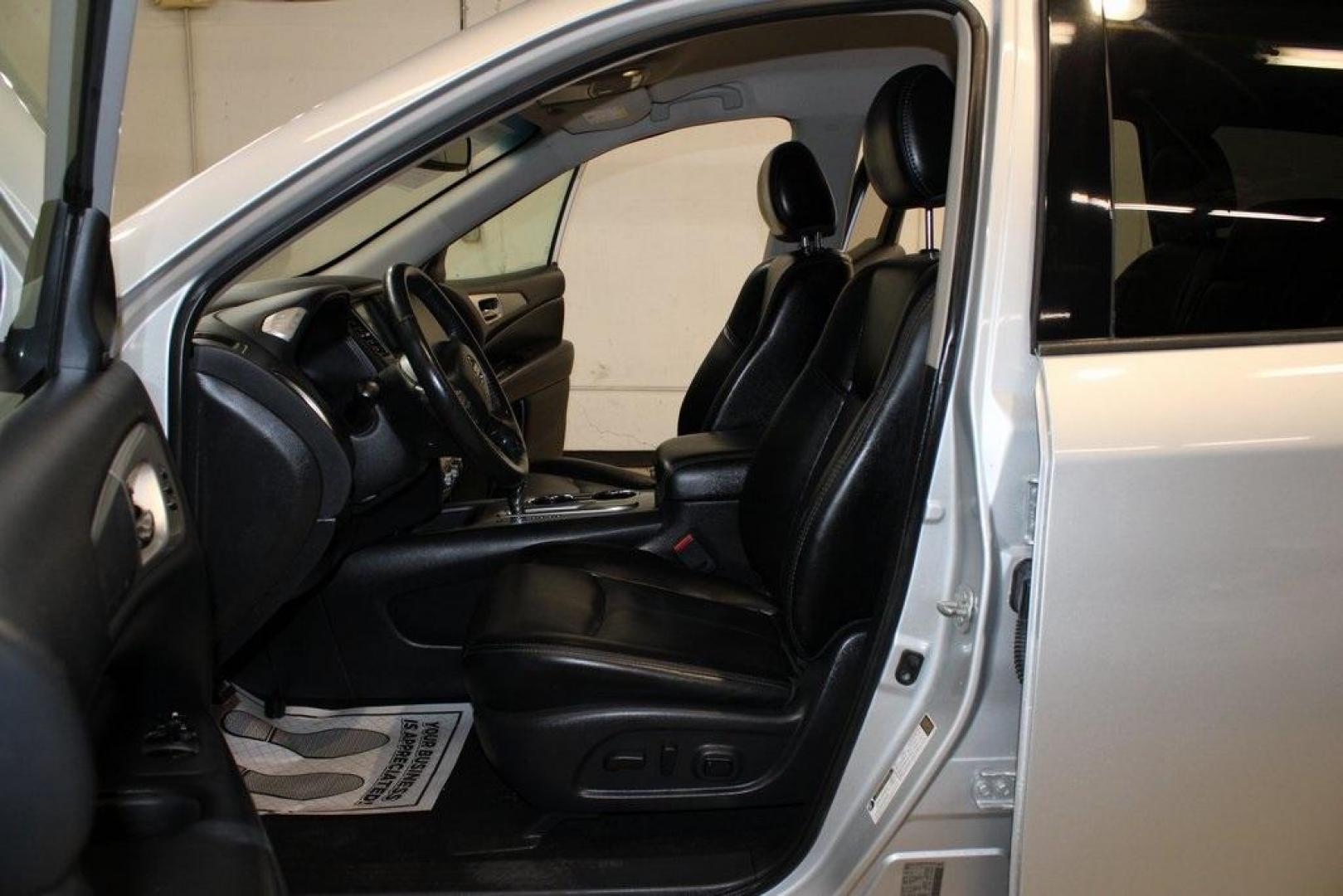 2020 Brilliant Silver Metallic /Charcoal Nissan Pathfinder SL (5N1DR2CN3LC) with an V6 engine, CVT transmission, located at 15300 Midway Rd., Addison, TX, 75001, (972) 702-0011, 32.958321, -96.838074 - 2020 Nissan Pathfinder SV<br>Now Available at Midway Auto Group Addison, Texas<br><br>The 2020 Nissan Pathfinder SV is a versatile 3-row SUV that combines strong performance, advanced technology, and spacious comfort. With seating for seven, a powerful V6 engine, and impressive towing capability, t - Photo#13