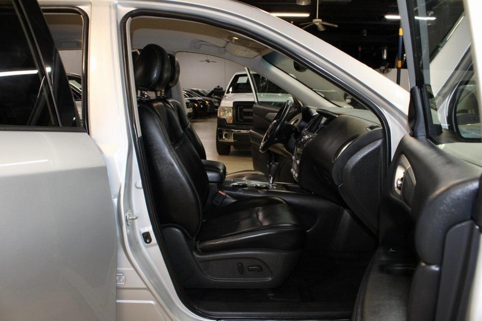 2020 Brilliant Silver Metallic /Charcoal Nissan Pathfinder SL (5N1DR2CN3LC) with an V6 engine, CVT transmission, located at 15300 Midway Rd., Addison, TX, 75001, (972) 702-0011, 32.958321, -96.838074 - 2020 Nissan Pathfinder SV<br>Now Available at Midway Auto Group Addison, Texas<br><br>The 2020 Nissan Pathfinder SV is a versatile 3-row SUV that combines strong performance, advanced technology, and spacious comfort. With seating for seven, a powerful V6 engine, and impressive towing capability, t - Photo#14