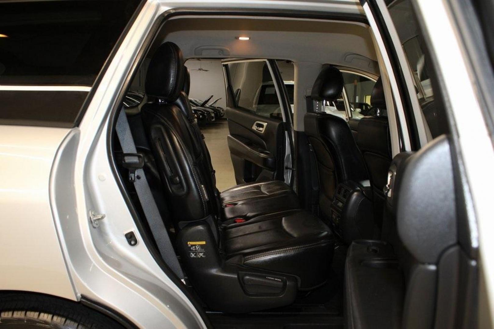 2020 Brilliant Silver Metallic /Charcoal Nissan Pathfinder SL (5N1DR2CN3LC) with an V6 engine, CVT transmission, located at 15300 Midway Rd., Addison, TX, 75001, (972) 702-0011, 32.958321, -96.838074 - 2020 Nissan Pathfinder SV<br>Now Available at Midway Auto Group Addison, Texas<br><br>The 2020 Nissan Pathfinder SV is a versatile 3-row SUV that combines strong performance, advanced technology, and spacious comfort. With seating for seven, a powerful V6 engine, and impressive towing capability, t - Photo#15