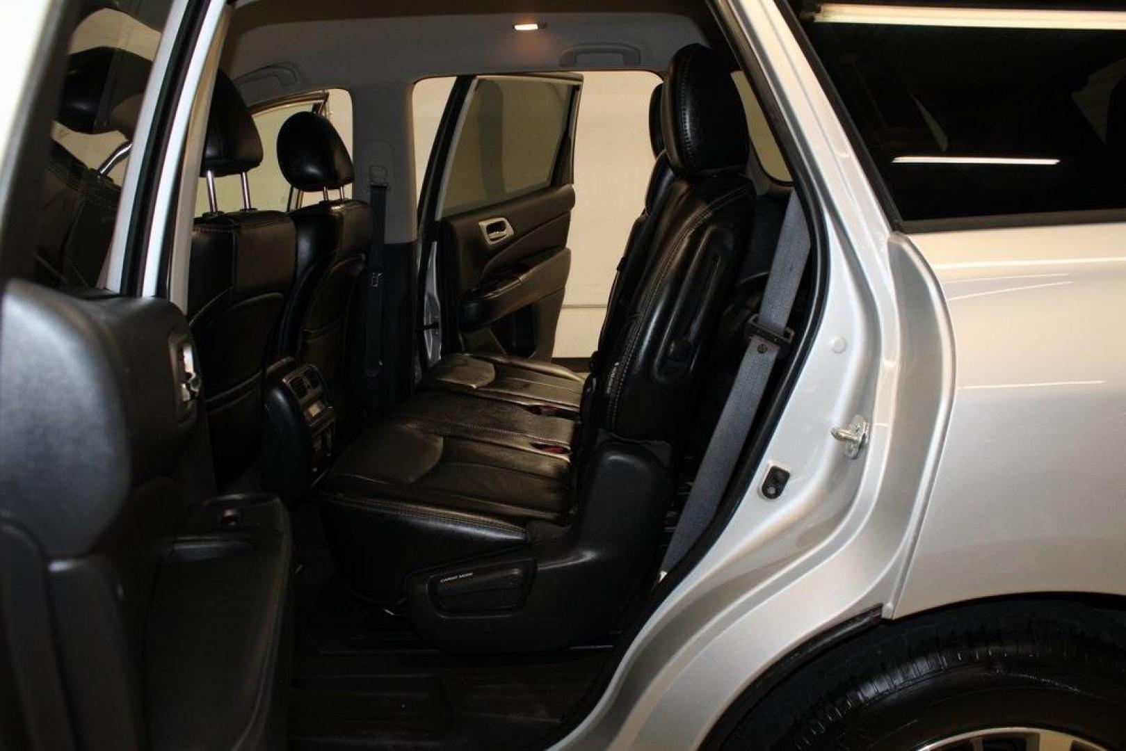 2020 Brilliant Silver Metallic /Charcoal Nissan Pathfinder SL (5N1DR2CN3LC) with an V6 engine, CVT transmission, located at 15300 Midway Rd., Addison, TX, 75001, (972) 702-0011, 32.958321, -96.838074 - 2020 Nissan Pathfinder SV<br>Now Available at Midway Auto Group Addison, Texas<br><br>The 2020 Nissan Pathfinder SV is a versatile 3-row SUV that combines strong performance, advanced technology, and spacious comfort. With seating for seven, a powerful V6 engine, and impressive towing capability, t - Photo#16