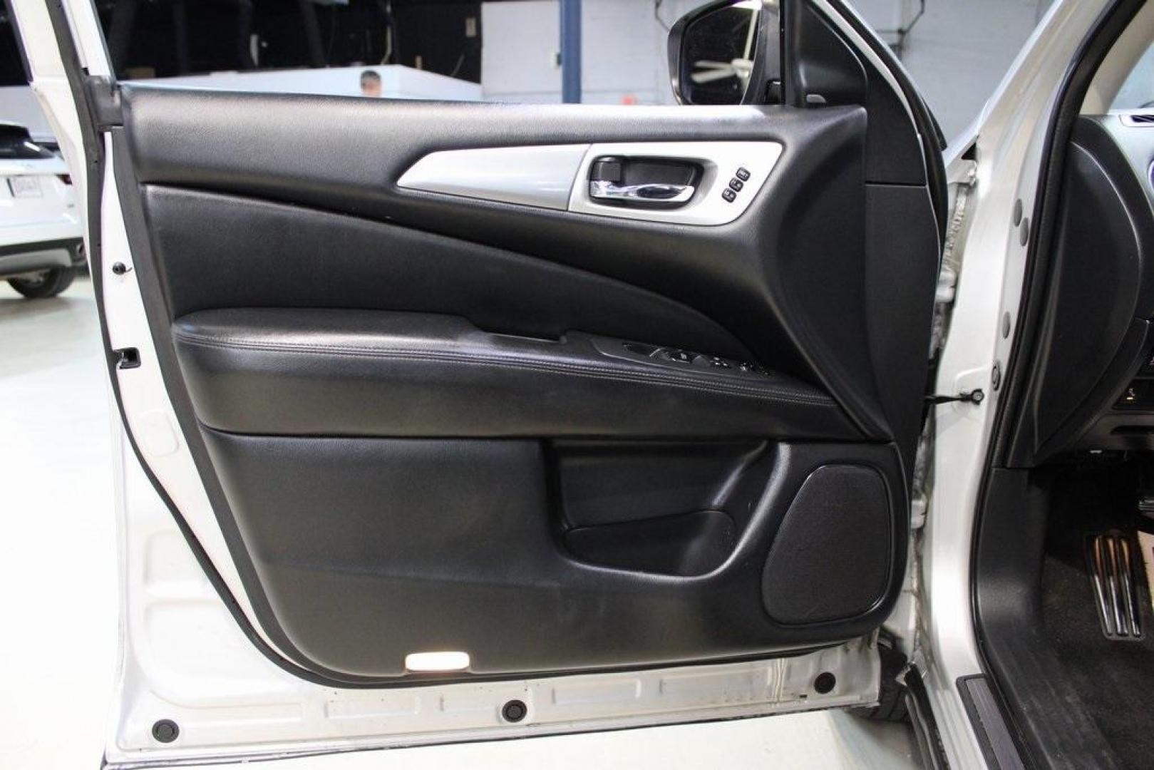 2020 Brilliant Silver Metallic /Charcoal Nissan Pathfinder SL (5N1DR2CN3LC) with an V6 engine, CVT transmission, located at 15300 Midway Rd., Addison, TX, 75001, (972) 702-0011, 32.958321, -96.838074 - 2020 Nissan Pathfinder SV<br>Now Available at Midway Auto Group Addison, Texas<br><br>The 2020 Nissan Pathfinder SV is a versatile 3-row SUV that combines strong performance, advanced technology, and spacious comfort. With seating for seven, a powerful V6 engine, and impressive towing capability, t - Photo#28