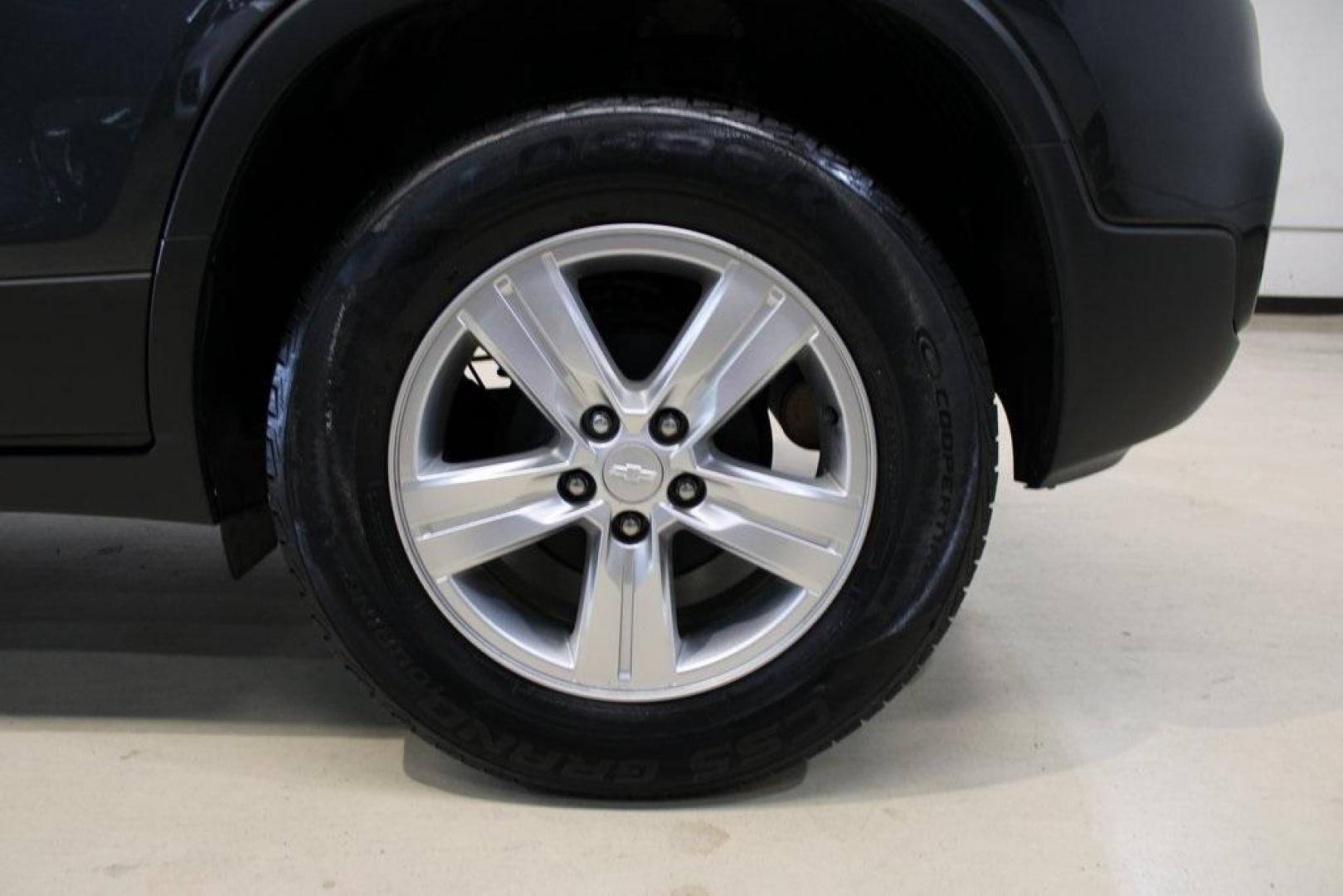 2017 Nightfall Gray Metallic /Jet Black Chevrolet Trax LT (3GNCJLSB3HL) with an ECOTEC 1.4L I4 SMPI DOHC Turbocharged VVT engine, Automatic transmission, located at 15300 Midway Rd., Addison, TX, 75001, (972) 702-0011, 32.958321, -96.838074 - 2017 Chevrolet Trax LT<br>Now Available at Midway Auto Group, Addison, Texas<br><br>Compact, versatile, and city-friendly, the 2017 Chevrolet Trax LT is designed for drivers who want SUV utility in an agile, fuel-efficient package. With its modern tech, comfortable interior, and confident performanc - Photo#9
