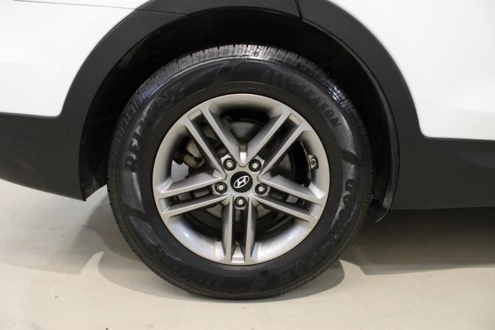 2018 Pearl White /Gray Hyundai Santa Fe Sport 2.4 Base (5XYZT3LB5JG) with an 2.4L I4 DGI DOHC 16V engine, Automatic transmission, located at 15300 Midway Rd., Addison, TX, 75001, (972) 702-0011, 32.958321, -96.838074 - 2018 Hyundai Santa Fe Sport<br>Now Available at Midway Auto Group Addison, Texas<br><br>Spacious, stylish, and versatile, the 2018 Hyundai Santa Fe Sport is a midsize SUV designed to handle daily commutes, weekend getaways, and everything in between. With a comfortable cabin, modern technology, and - Photo#11