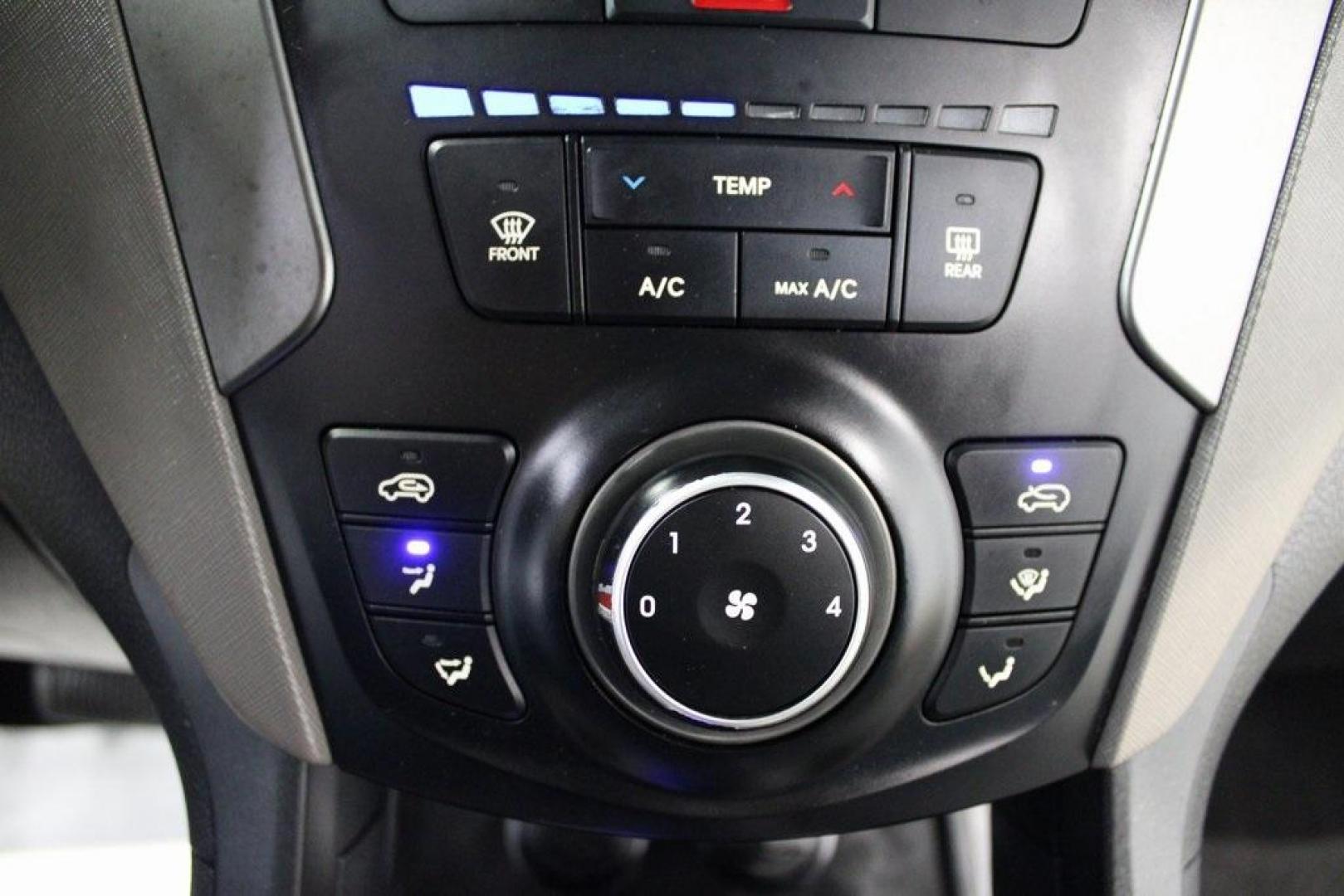 2018 Pearl White /Gray Hyundai Santa Fe Sport 2.4 Base (5XYZT3LB5JG) with an 2.4L I4 DGI DOHC 16V engine, Automatic transmission, located at 15300 Midway Rd., Addison, TX, 75001, (972) 702-0011, 32.958321, -96.838074 - 2018 Hyundai Santa Fe Sport<br>Now Available at Midway Auto Group Addison, Texas<br><br>Spacious, stylish, and versatile, the 2018 Hyundai Santa Fe Sport is a midsize SUV designed to handle daily commutes, weekend getaways, and everything in between. With a comfortable cabin, modern technology, and - Photo#20
