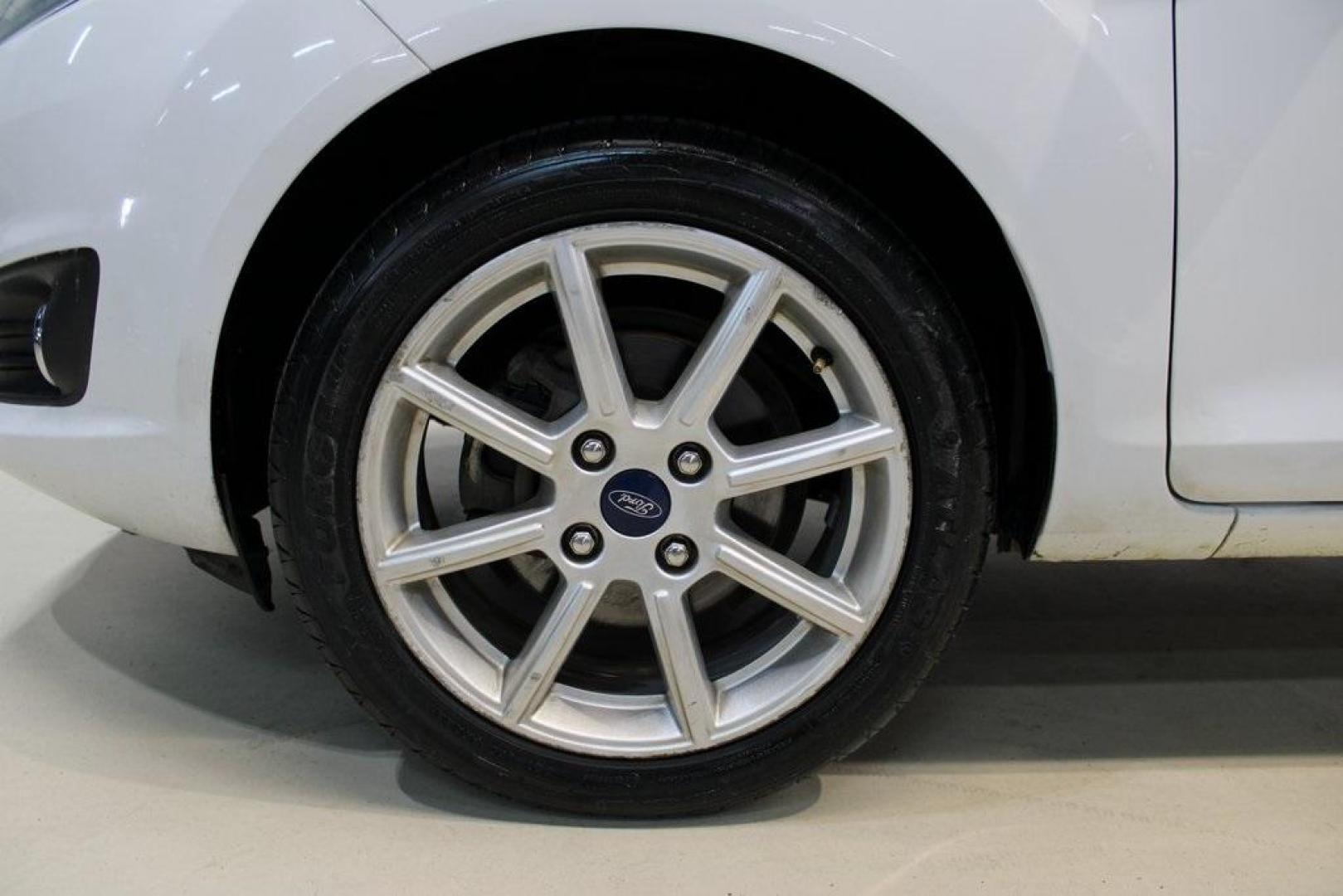 2019 Oxford White /Black Ford Fiesta SE (3FADP4EJXKM) with an 1.6L I4 Ti-VCT engine, Automatic transmission, located at 15300 Midway Rd., Addison, TX, 75001, (972) 702-0011, 32.958321, -96.838074 - Photo#7