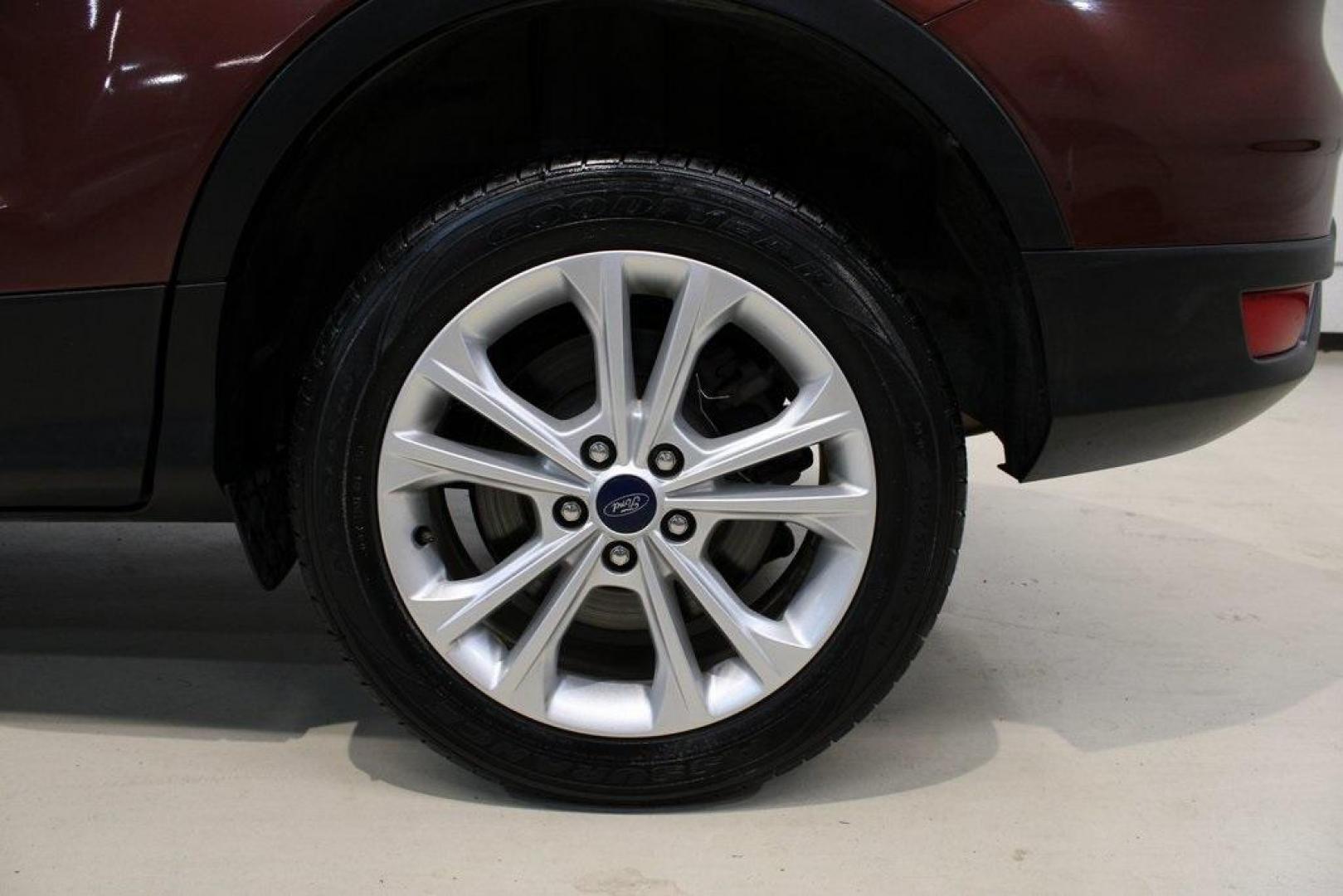 2018 Cinnamon Glaze /Charcoal Black Ford Escape SE (1FMCU0GD6JU) with an EcoBoost 2.0L I4 GTDi DOHC Turbocharged VCT engine, Automatic transmission, located at 15300 Midway Rd., Addison, TX, 75001, (972) 702-0011, 32.958321, -96.838074 - HOME OF THE NO HAGGLE PRICE - WHOLESALE PRICES TO THE PUBLIC!!<br><br>Cinnamon Glaze 2018 Ford Escape SE<br><br>23/30 City/Highway MPG<br><br>Awards:<br> * 2018 KBB.com 10 Most Awarded Brands * 2018 KBB.com Brand Image Awards<br><br>At Midway Auto Group, we strive to provide you with the best qua - Photo#9