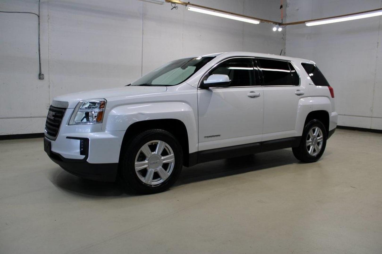 2016 White Frost Tricoat /Jet Black GMC Terrain SLE-1 (2GKALMEK7G6) with an 2.4L 4-Cylinder SIDI DOHC VVT engine, Automatic transmission, located at 15300 Midway Rd., Addison, TX, 75001, (972) 702-0011, 32.958321, -96.838074 - HOME OF THE NO HAGGLE PRICE - WHOLESALE PRICES TO THE PUBLIC!! Odometer is 24603 miles below market average!<br><br>White Frost Tricoat 2016 GMC Terrain SLE-1<br><br>22/32 City/Highway MPG<br><br>Awards:<br> * JD Power Initial Quality Study (IQS) * 2016 IIHS Top Safety Pick * 2016 IIHS Top Safe - Photo#4