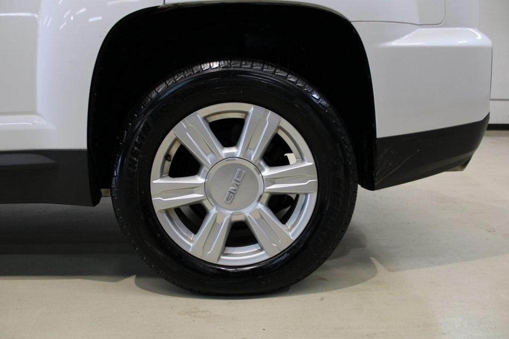 2016 White Frost Tricoat /Jet Black GMC Terrain SLE-1 (2GKALMEK7G6) with an 2.4L 4-Cylinder SIDI DOHC VVT engine, Automatic transmission, located at 15300 Midway Rd., Addison, TX, 75001, (972) 702-0011, 32.958321, -96.838074 - HOME OF THE NO HAGGLE PRICE - WHOLESALE PRICES TO THE PUBLIC!! Odometer is 24603 miles below market average!<br><br>White Frost Tricoat 2016 GMC Terrain SLE-1<br><br>22/32 City/Highway MPG<br><br>Awards:<br> * JD Power Initial Quality Study (IQS) * 2016 IIHS Top Safety Pick * 2016 IIHS Top Safe - Photo#10