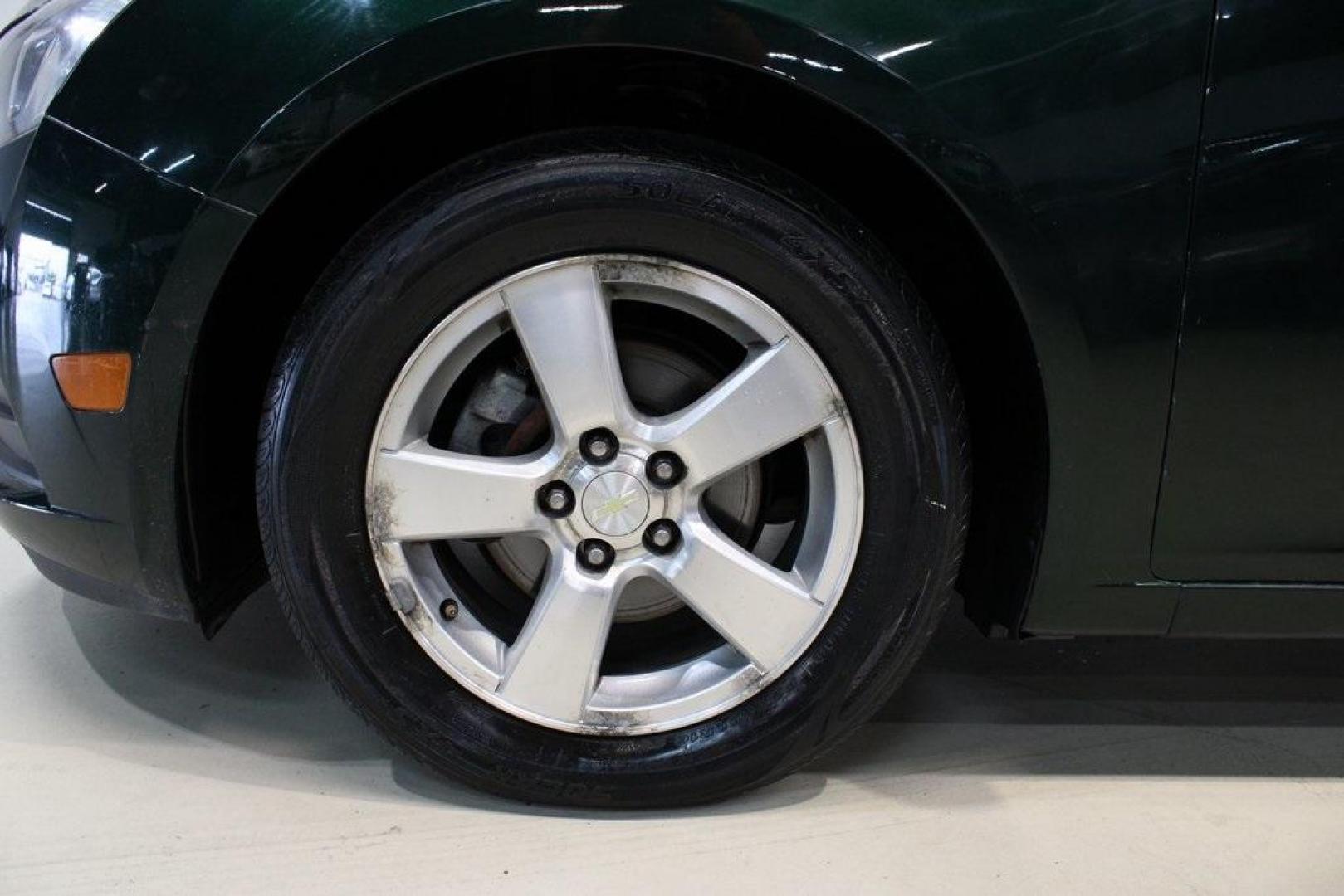 2014 Rainforest Green Metallic /Jet Black Chevrolet Cruze 1LT (1G1PC5SB3E7) with an ECOTEC 1.4L I4 SMPI DOHC Turbocharged VVT engine, Automatic transmission, located at 15300 Midway Rd., Addison, TX, 75001, (972) 702-0011, 32.958321, -96.838074 - Photo#4