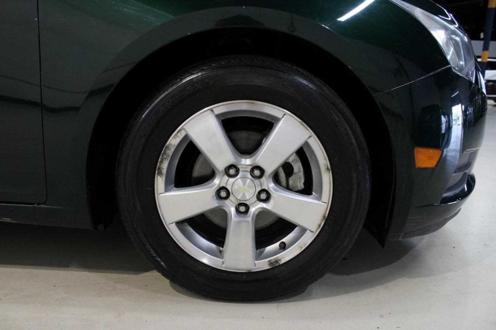 2014 Rainforest Green Metallic /Jet Black Chevrolet Cruze 1LT (1G1PC5SB3E7) with an ECOTEC 1.4L I4 SMPI DOHC Turbocharged VVT engine, Automatic transmission, located at 15300 Midway Rd., Addison, TX, 75001, (972) 702-0011, 32.958321, -96.838074 - Photo#7