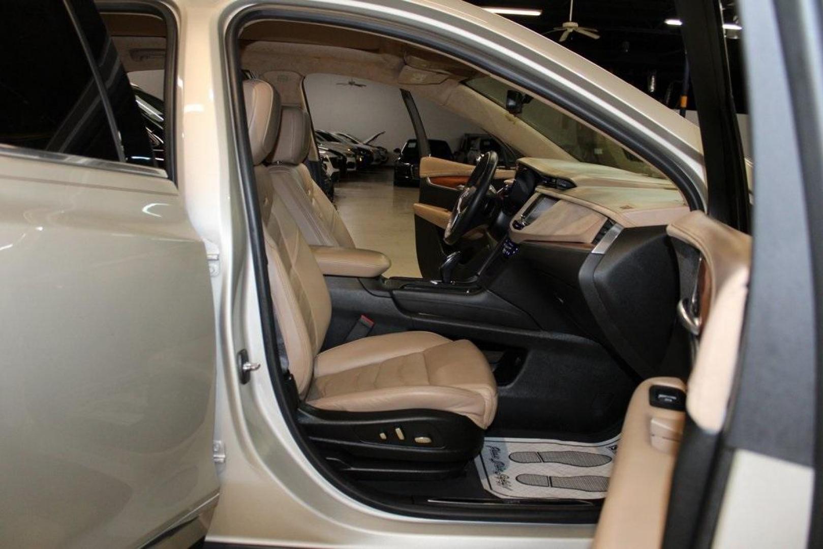 2017 Silver Coast Metallic /Maple Sugar Cadillac XT5 Platinum (1GYKNFRS7HZ) with an 3.6L V6 DI VVT engine, Automatic transmission, located at 15300 Midway Rd., Addison, TX, 75001, (972) 702-0011, 32.958321, -96.838074 - Photo#14