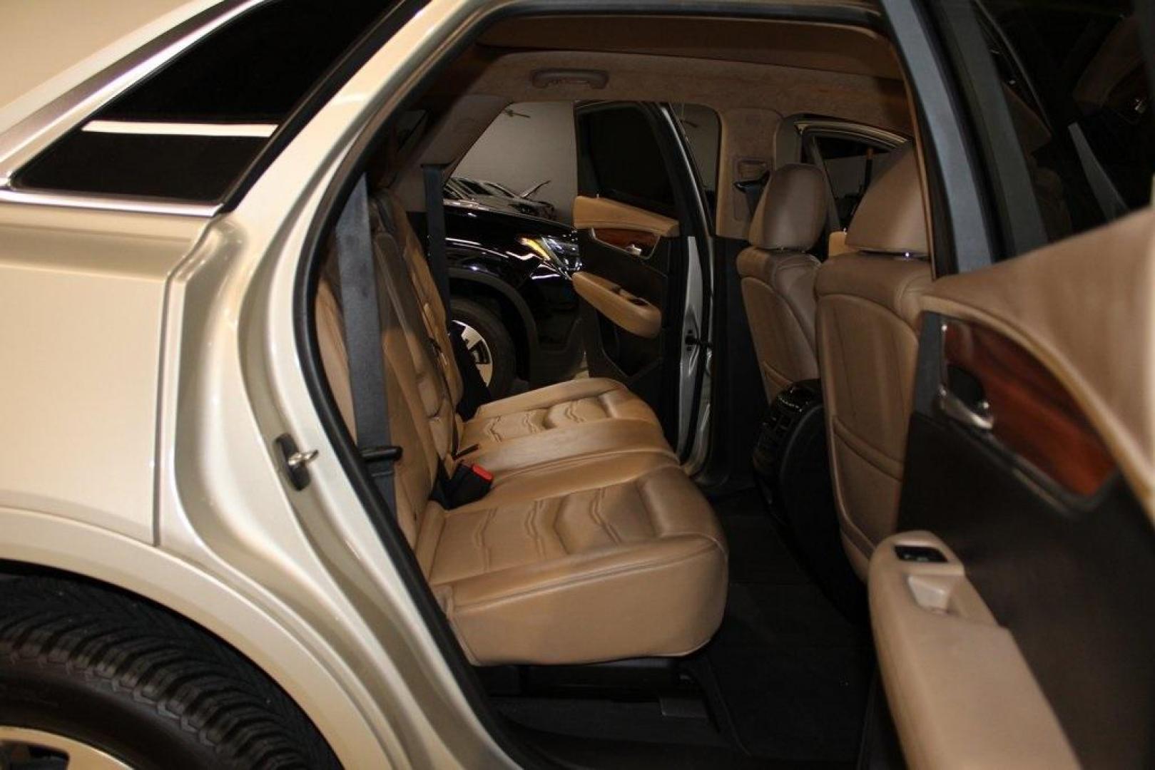 2017 Silver Coast Metallic /Maple Sugar Cadillac XT5 Platinum (1GYKNFRS7HZ) with an 3.6L V6 DI VVT engine, Automatic transmission, located at 15300 Midway Rd., Addison, TX, 75001, (972) 702-0011, 32.958321, -96.838074 - Photo#15