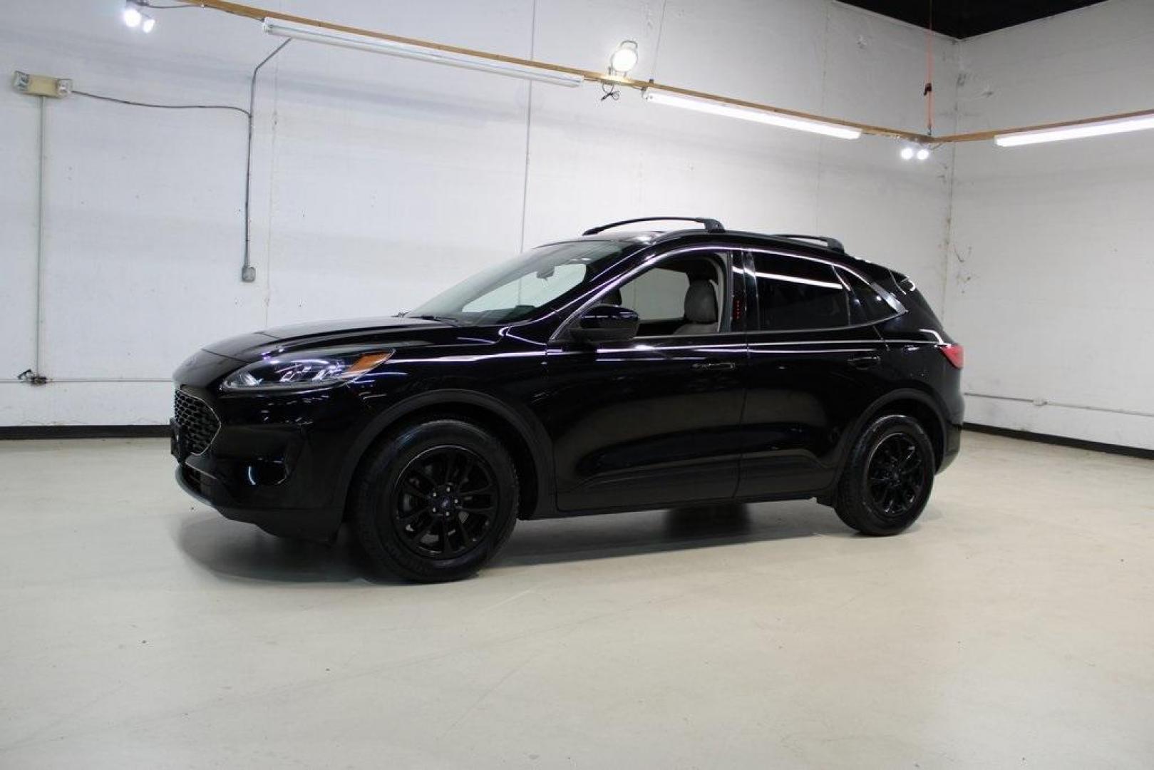 2020 Black /Sandstone Ford Escape SE (1FMCU0G61LU) with an 1.5L EcoBoost engine, Automatic transmission, located at 15300 Midway Rd., Addison, TX, 75001, (972) 702-0011, 32.958321, -96.838074 - Photo#4