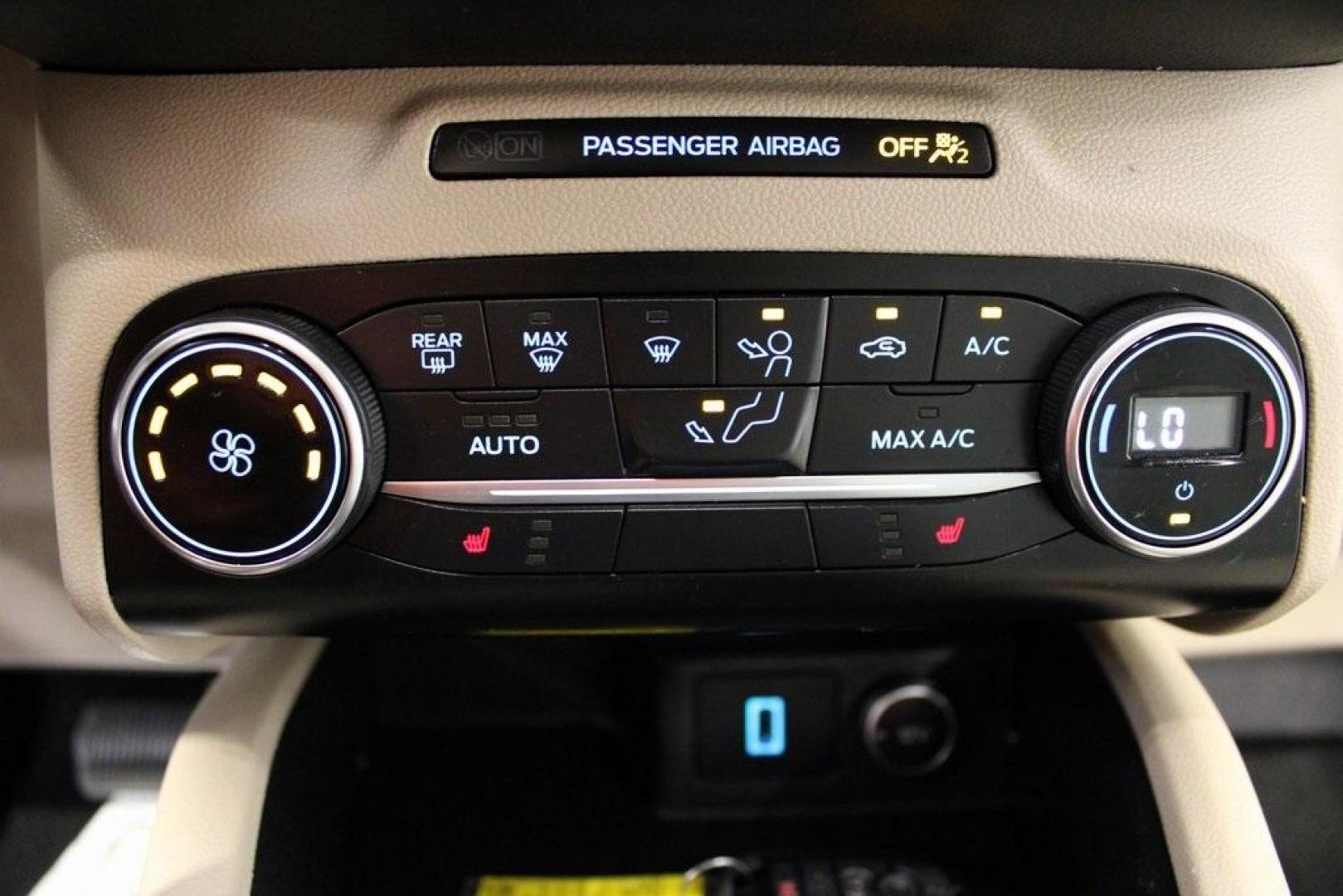 2020 Black /Sandstone Ford Escape SE (1FMCU0G61LU) with an 1.5L EcoBoost engine, Automatic transmission, located at 15300 Midway Rd., Addison, TX, 75001, (972) 702-0011, 32.958321, -96.838074 - Photo#20