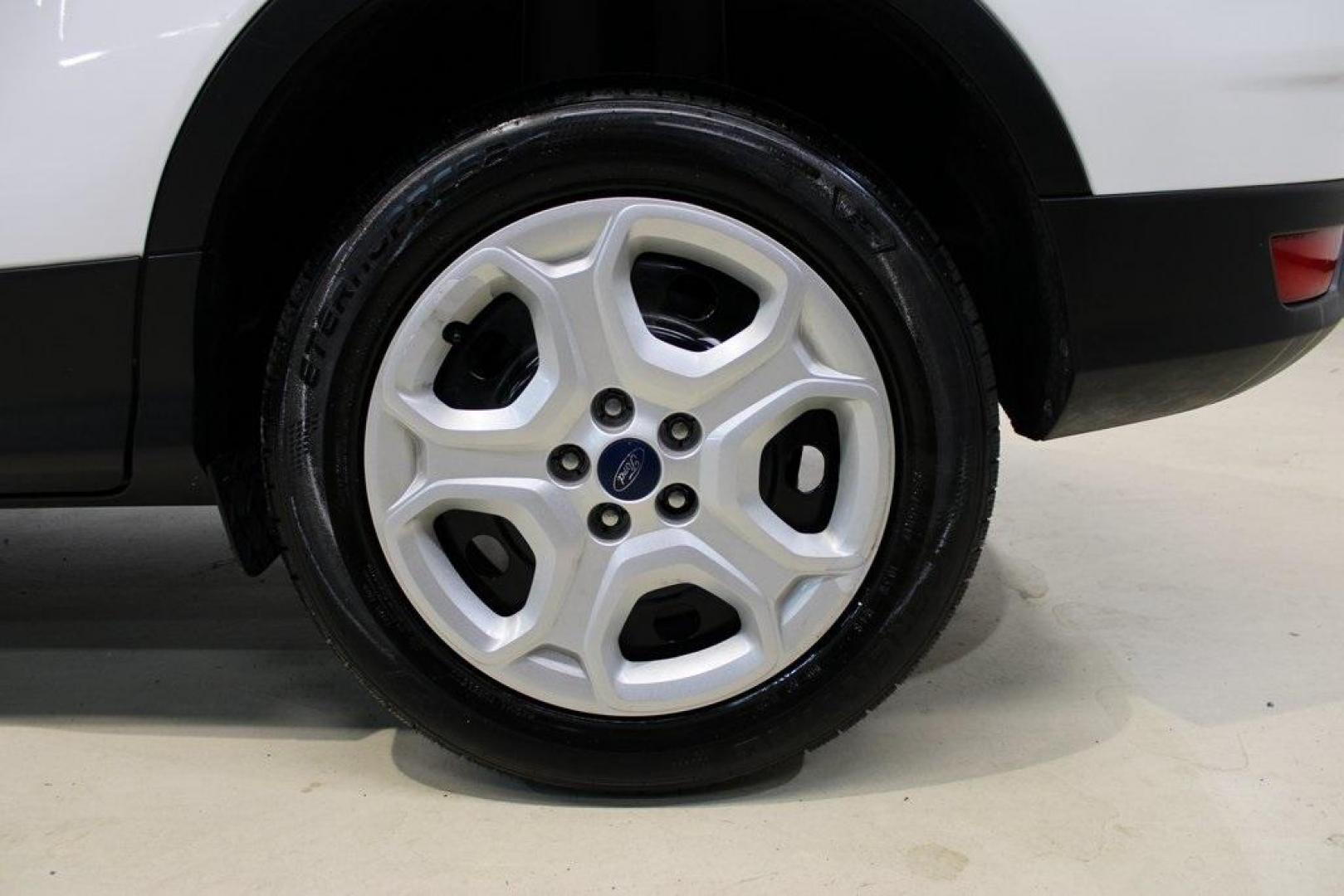 2019 Oxford White /Chromite Gray/Chrcl Black Ford Escape S (1FMCU0F75KU) with an 2.5L i-VCT engine, Automatic transmission, located at 15300 Midway Rd., Addison, TX, 75001, (972) 702-0011, 32.958321, -96.838074 - Photo#5
