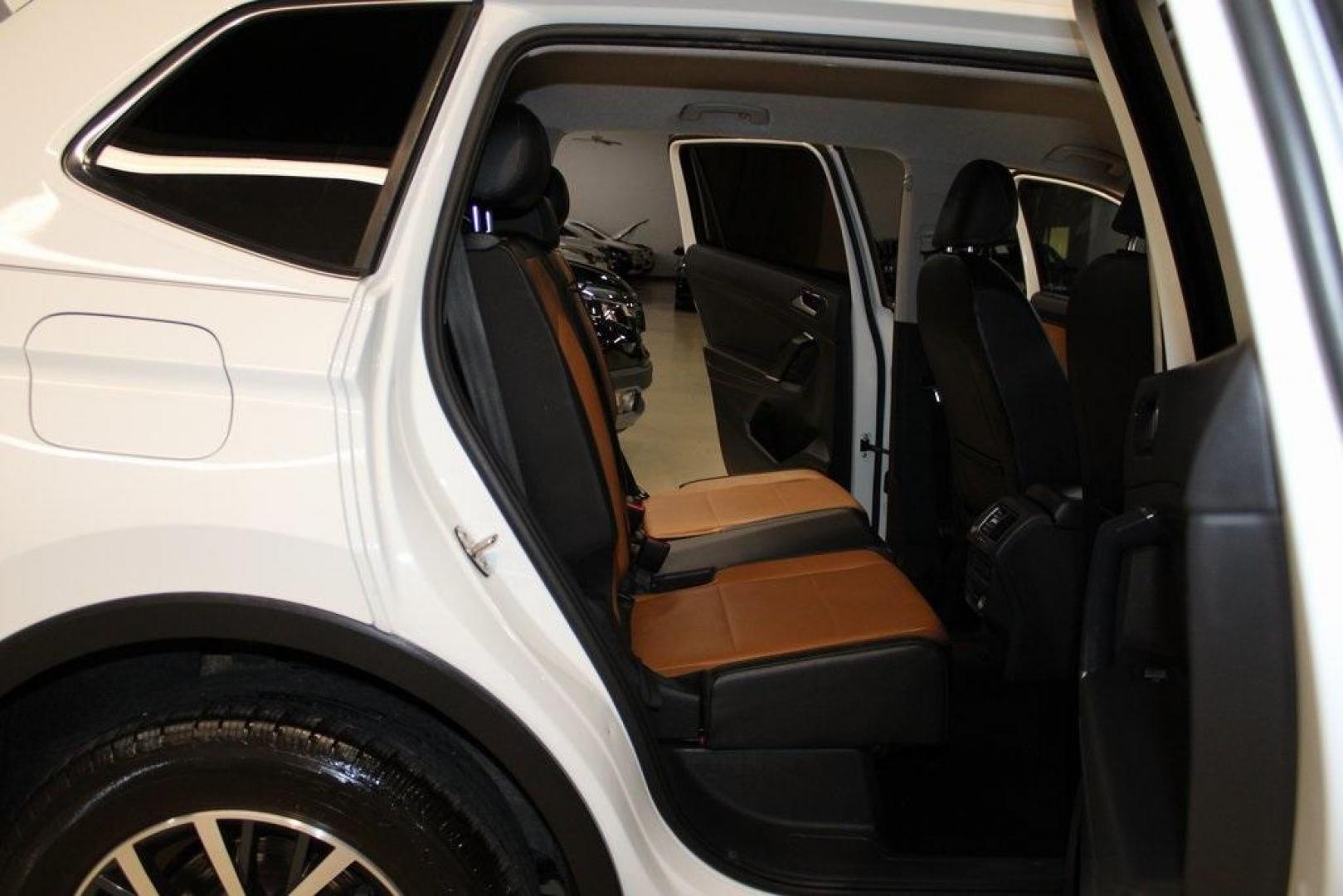 2018 Pure White /Golden Oak and Black Volkswagen Tiguan 2.0T SE (3VV3B7AX1JM) with an 2.0L TSI DOHC engine, Automatic transmission, located at 15300 Midway Rd., Addison, TX, 75001, (972) 702-0011, 32.958321, -96.838074 - Photo#15