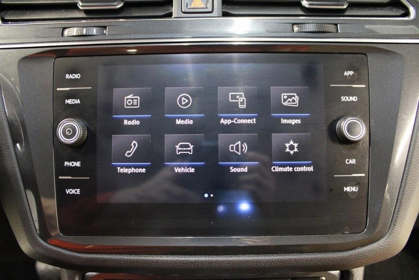 2018 Pure White /Golden Oak and Black Volkswagen Tiguan 2.0T SE (3VV3B7AX1JM) with an 2.0L TSI DOHC engine, Automatic transmission, located at 15300 Midway Rd., Addison, TX, 75001, (972) 702-0011, 32.958321, -96.838074 - Photo#20