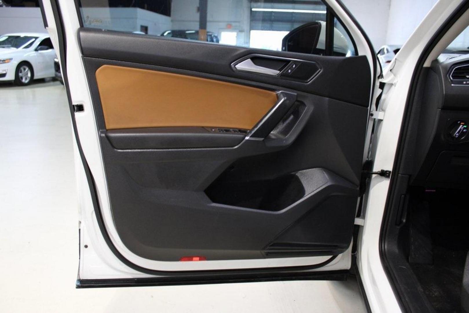 2018 Pure White /Golden Oak and Black Volkswagen Tiguan 2.0T SE (3VV3B7AX1JM) with an 2.0L TSI DOHC engine, Automatic transmission, located at 15300 Midway Rd., Addison, TX, 75001, (972) 702-0011, 32.958321, -96.838074 - Photo#26
