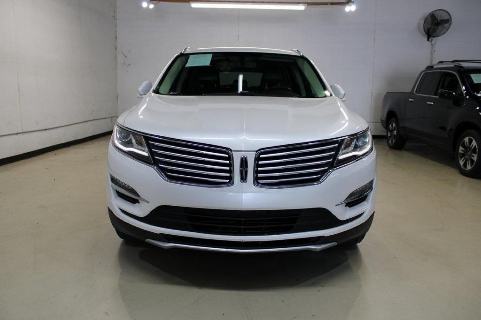 2016 White Platinum Clearcoat Metallic /White Sands/Espresso Lincoln MKC Reserve (5LMCJ3C98GU) with an EcoBoost 2.0L I4 GTDi DOHC Turbocharged VCT engine, Automatic transmission, located at 15300 Midway Rd., Addison, TX, 75001, (972) 702-0011, 32.958321, -96.838074 - Photo#5