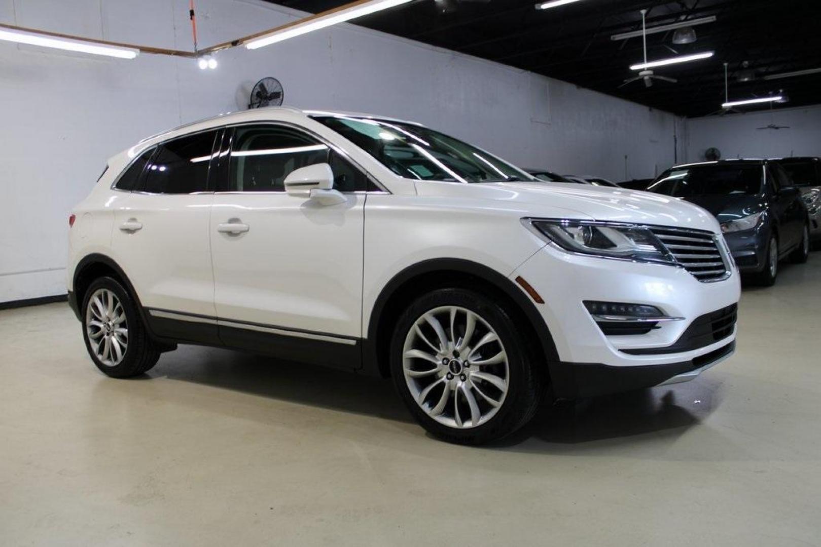 2016 White Platinum Clearcoat Metallic /White Sands/Espresso Lincoln MKC Reserve (5LMCJ3C98GU) with an EcoBoost 2.0L I4 GTDi DOHC Turbocharged VCT engine, Automatic transmission, located at 15300 Midway Rd., Addison, TX, 75001, (972) 702-0011, 32.958321, -96.838074 - Photo#6