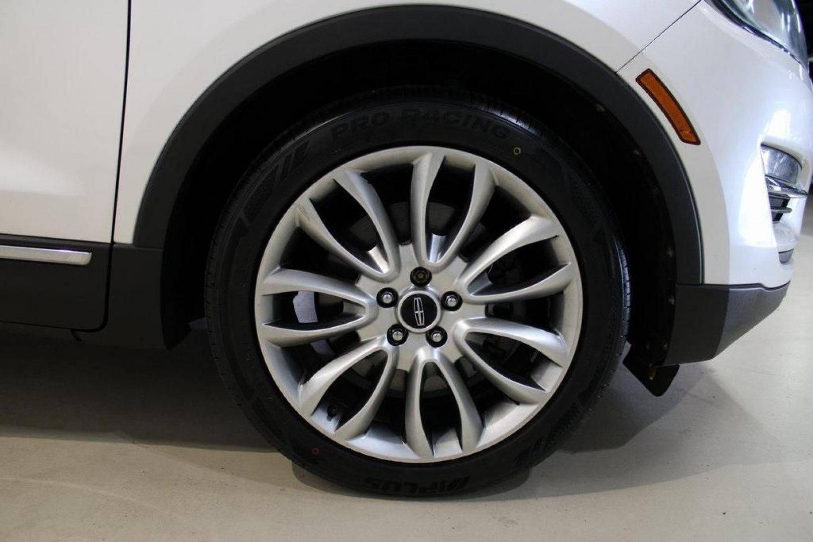 2016 White Platinum Clearcoat Metallic /White Sands/Espresso Lincoln MKC Reserve (5LMCJ3C98GU) with an EcoBoost 2.0L I4 GTDi DOHC Turbocharged VCT engine, Automatic transmission, located at 15300 Midway Rd., Addison, TX, 75001, (972) 702-0011, 32.958321, -96.838074 - Photo#11